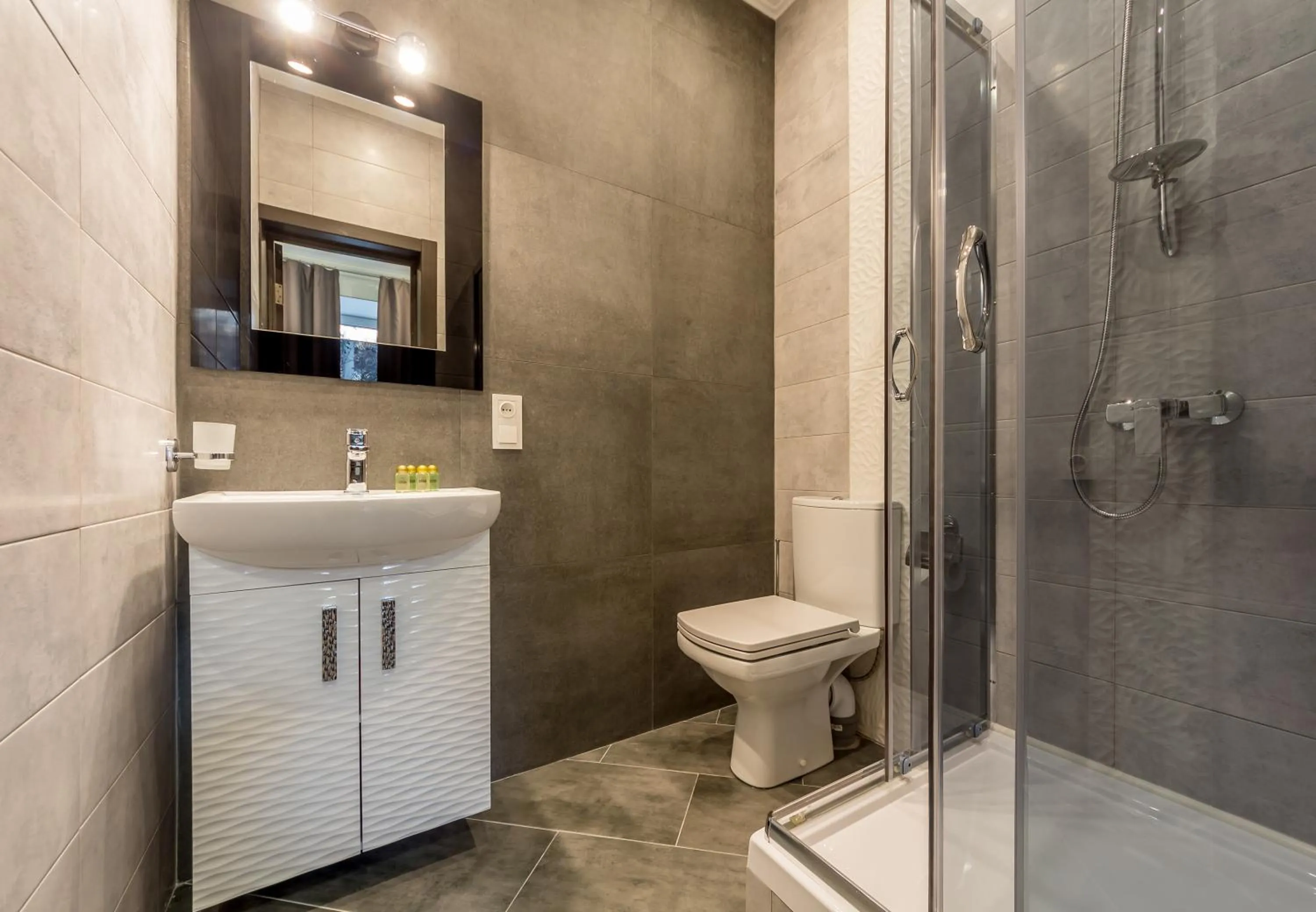 Shower in Central Dayflat Apartments