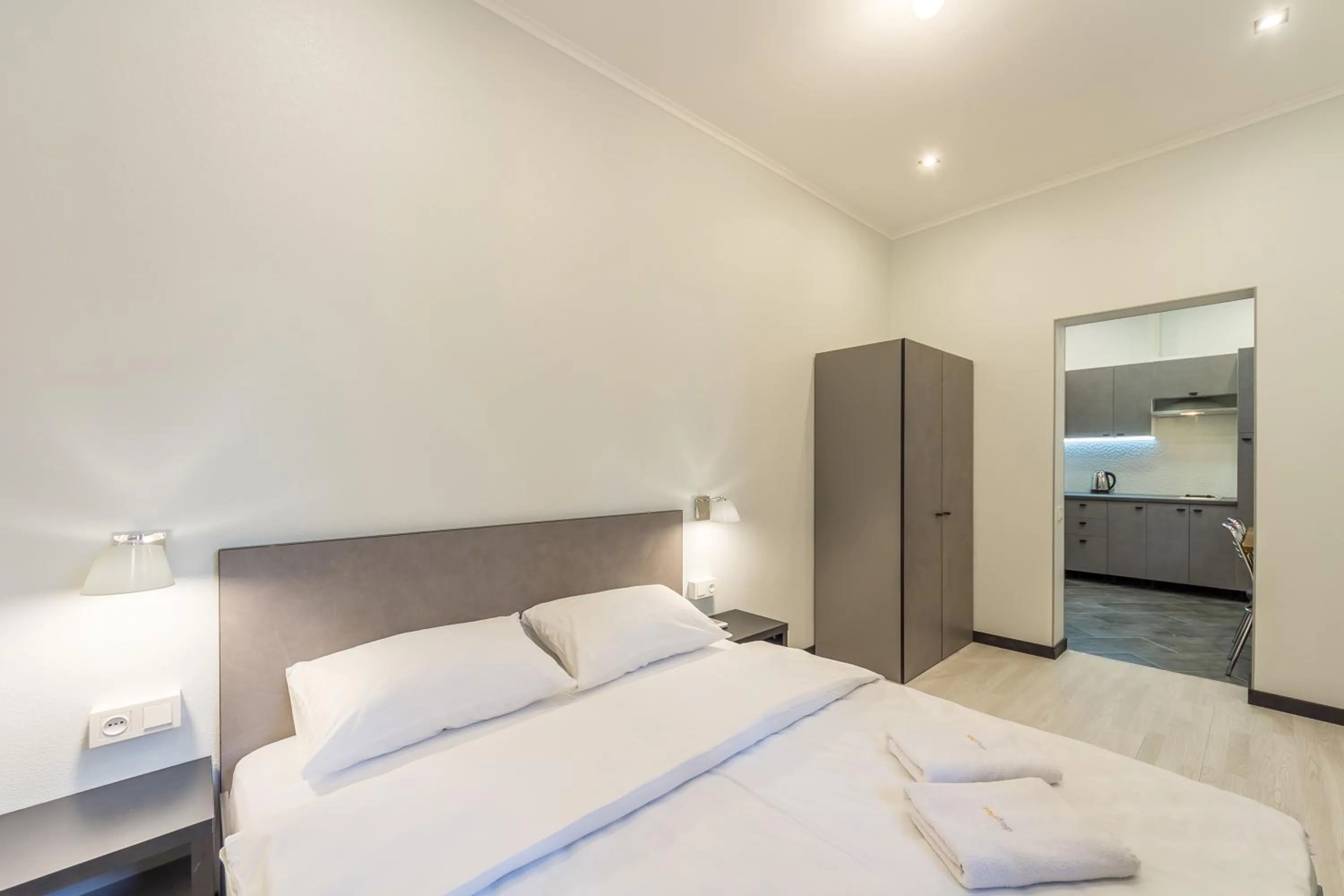 Bedroom, Bed in Central Dayflat Apartments