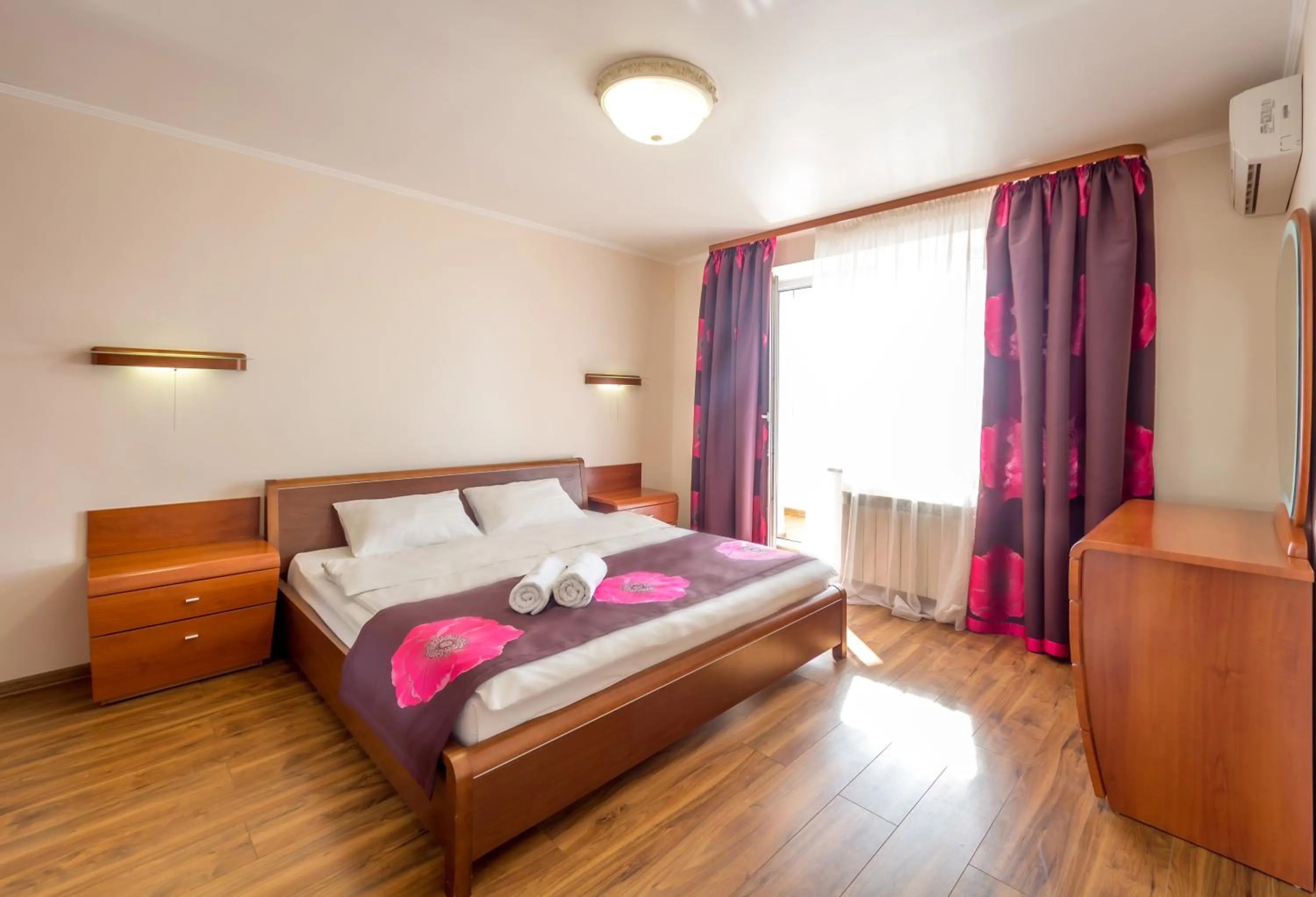 Balcony/Terrace, Bed in Central Dayflat Apartments