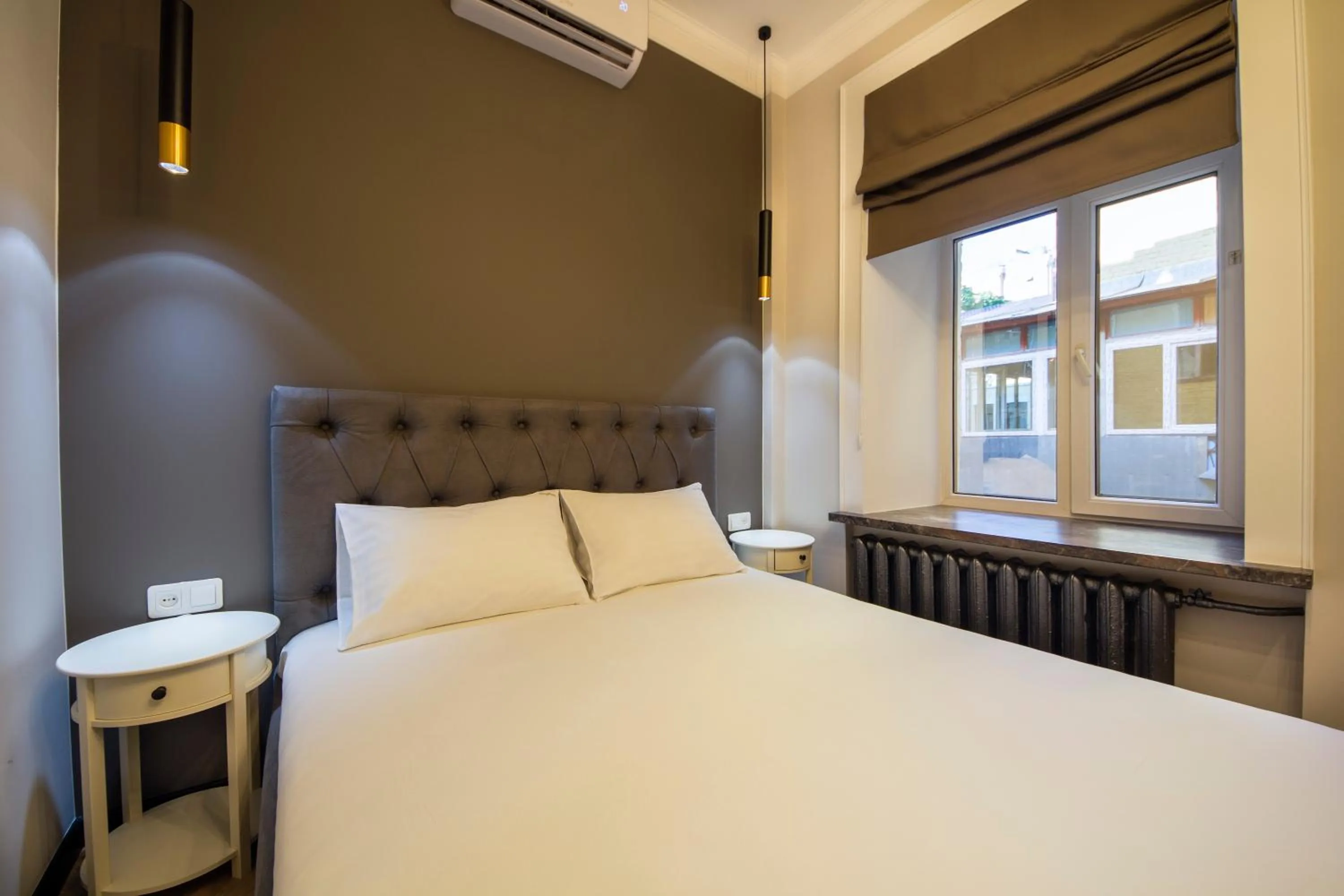 Bedroom, Bed in Central Dayflat Apartments