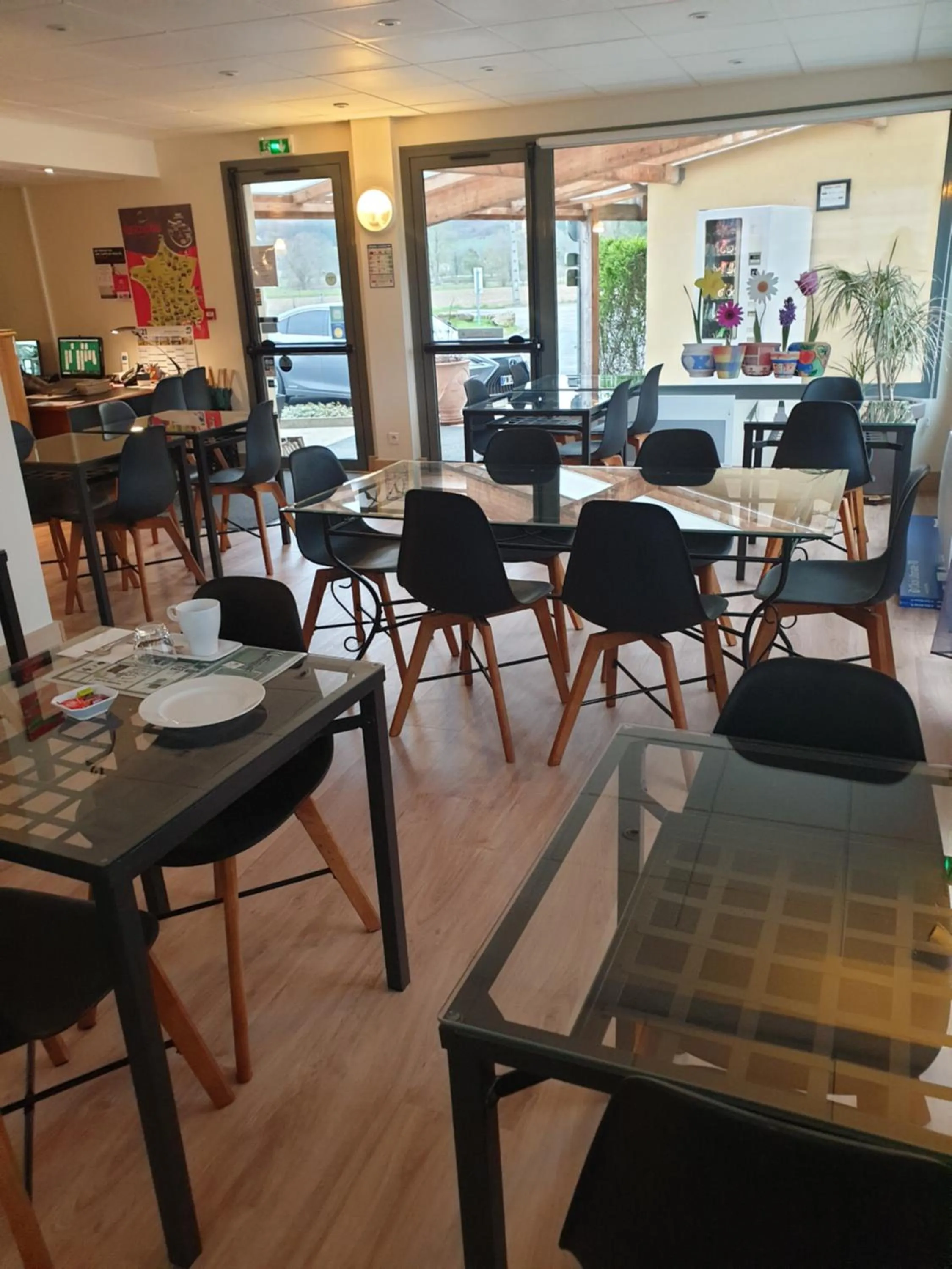 Breakfast in Fasthôtel Le Râle Des Genêts - Un hôtel FH Collection