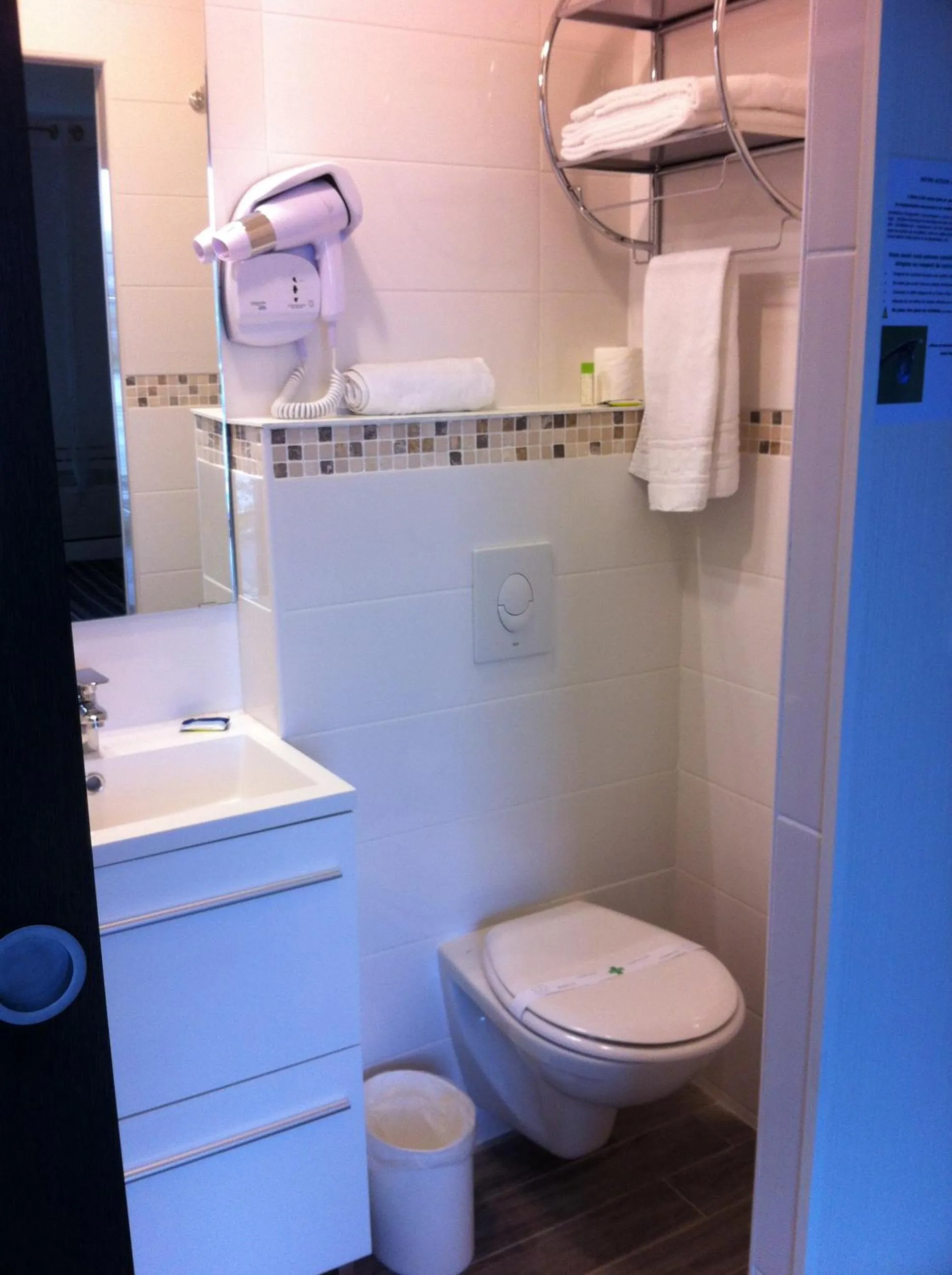 Bathroom in Fasthôtel Le Râle Des Genêts - Un hôtel FH Collection