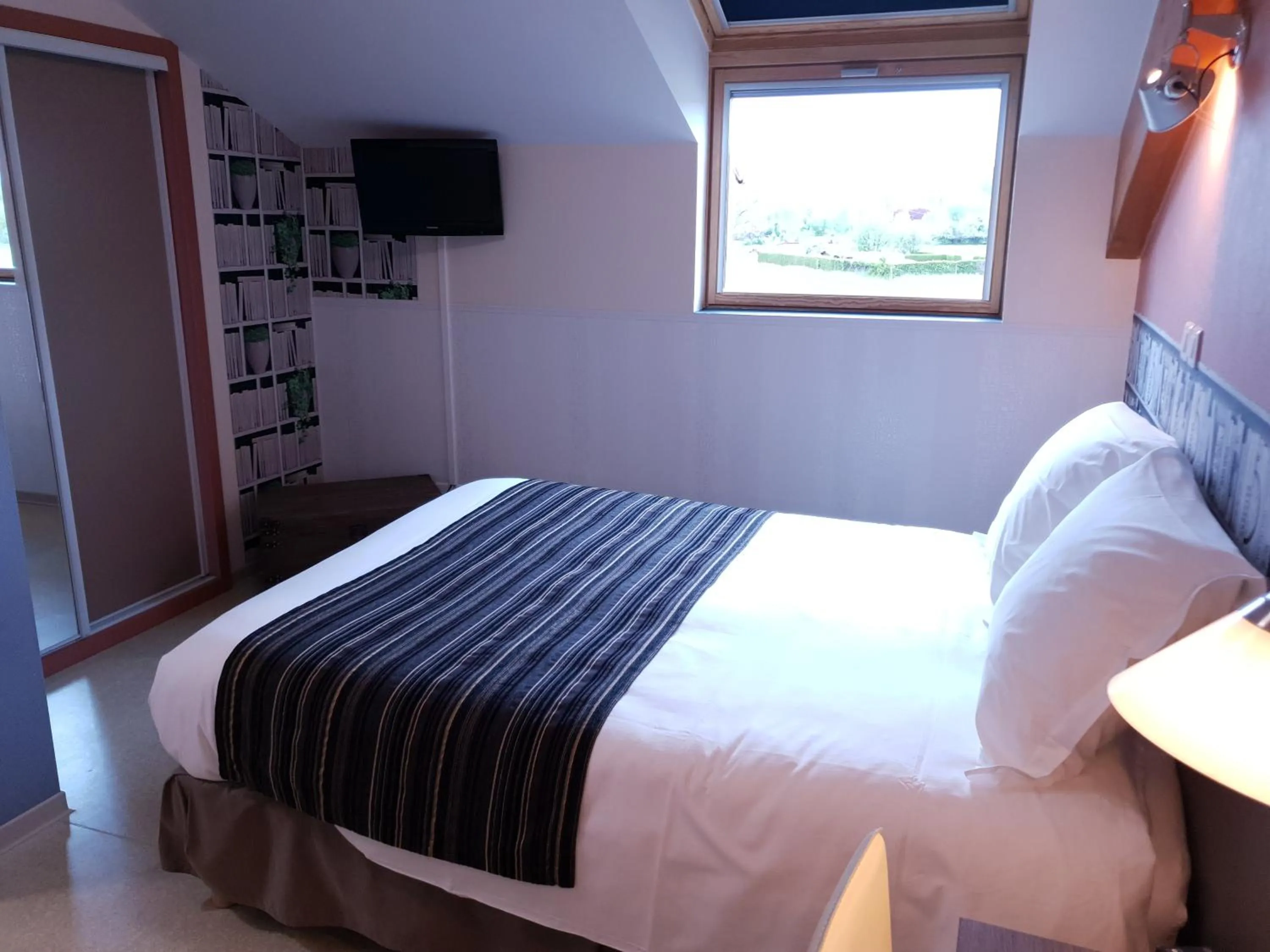 Bedroom, Bed in Fasthôtel Le Râle Des Genêts - Un hôtel FH Collection