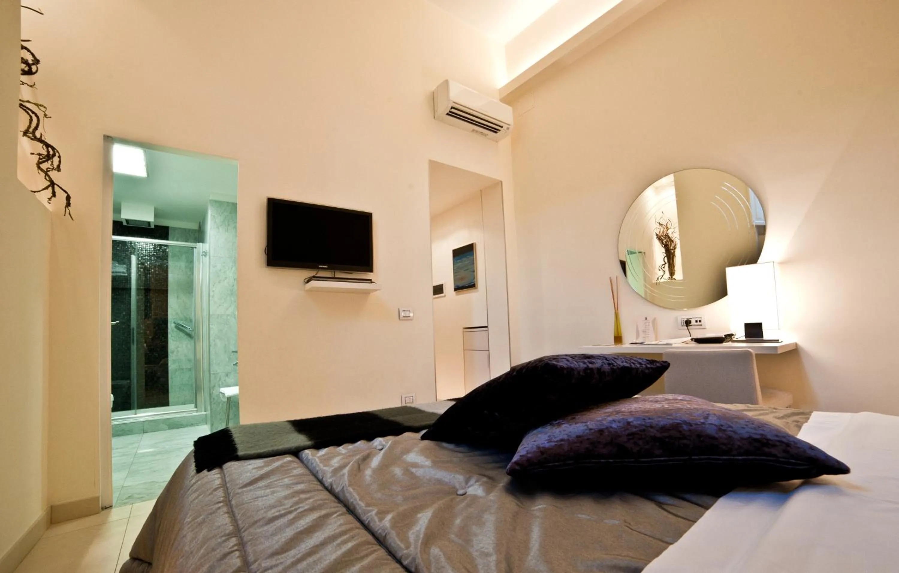 Photo of the whole room, Bed in Town House Cavour