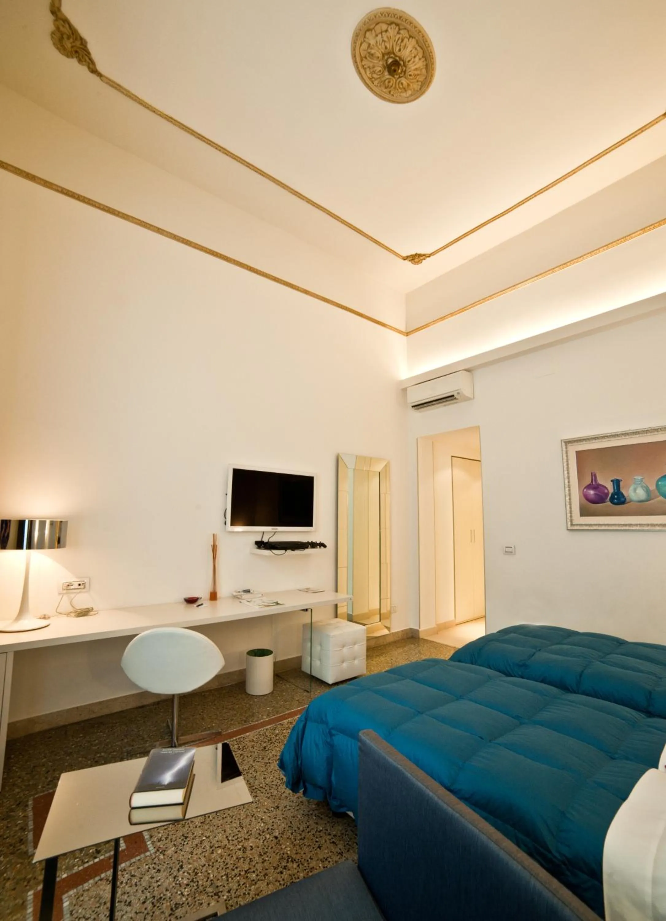 Photo of the whole room in Town House Cavour