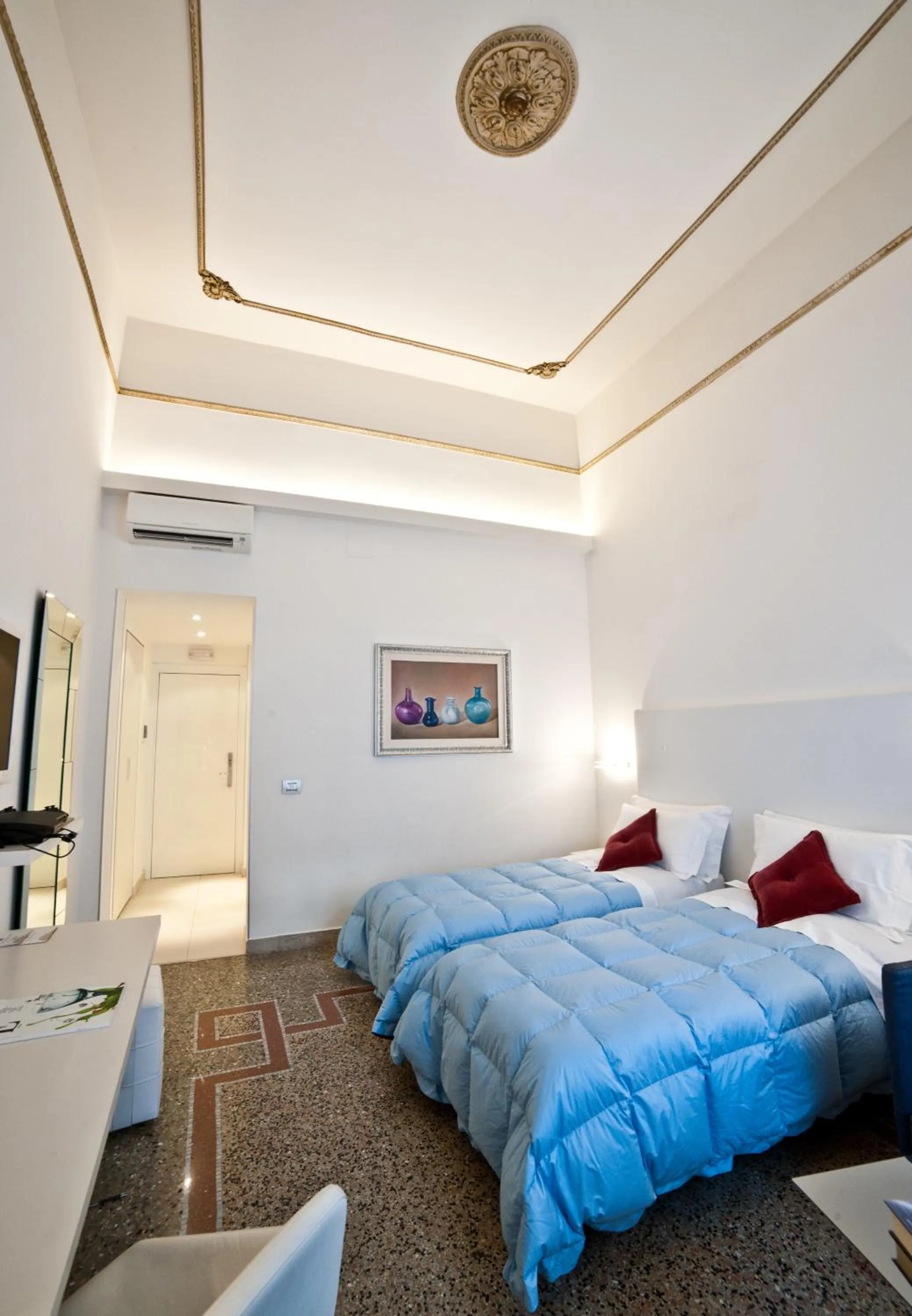 Photo of the whole room, Bed in Town House Cavour