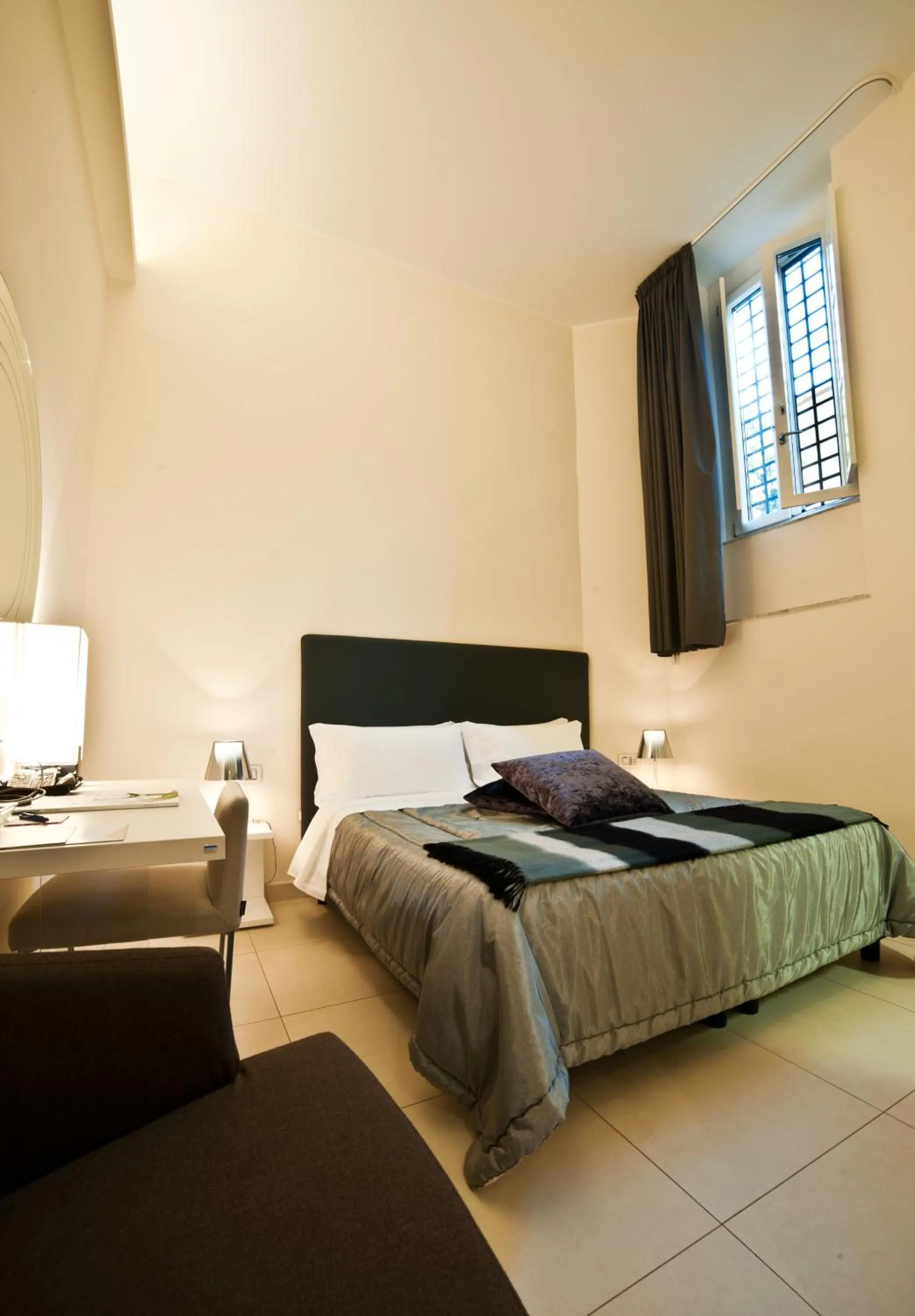Day, Bed in Town House Cavour