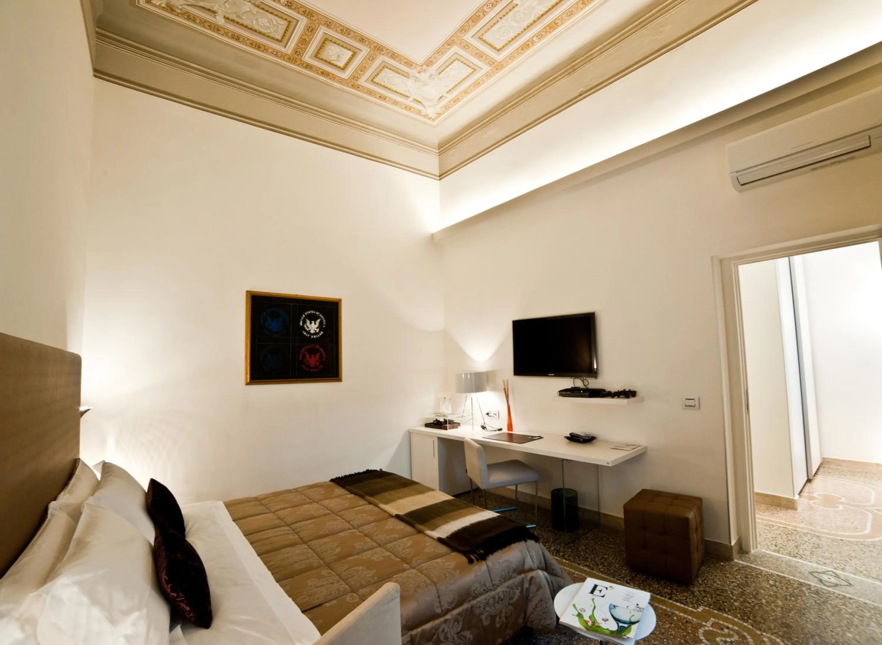 Photo of the whole room, Bed in Town House Cavour