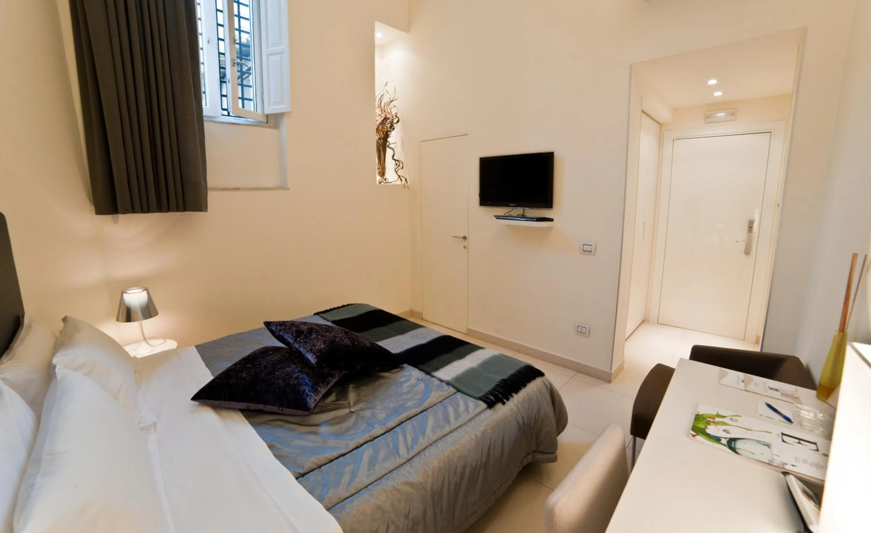 Photo of the whole room, Bed in Town House Cavour