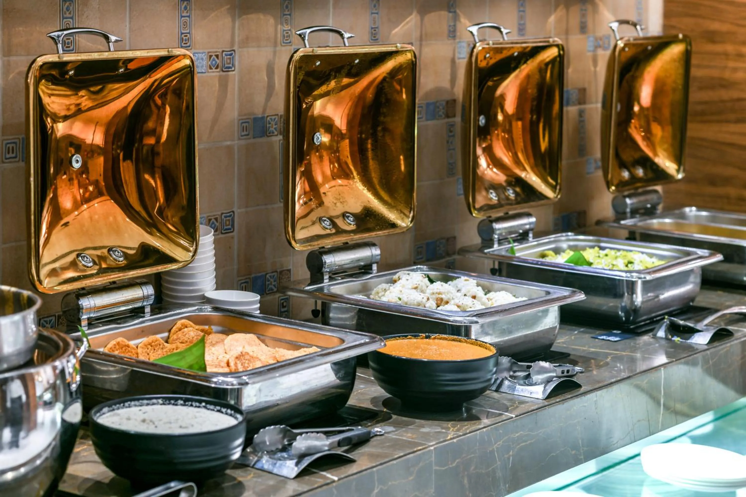 Restaurant/places to eat in The Regenza By Tunga