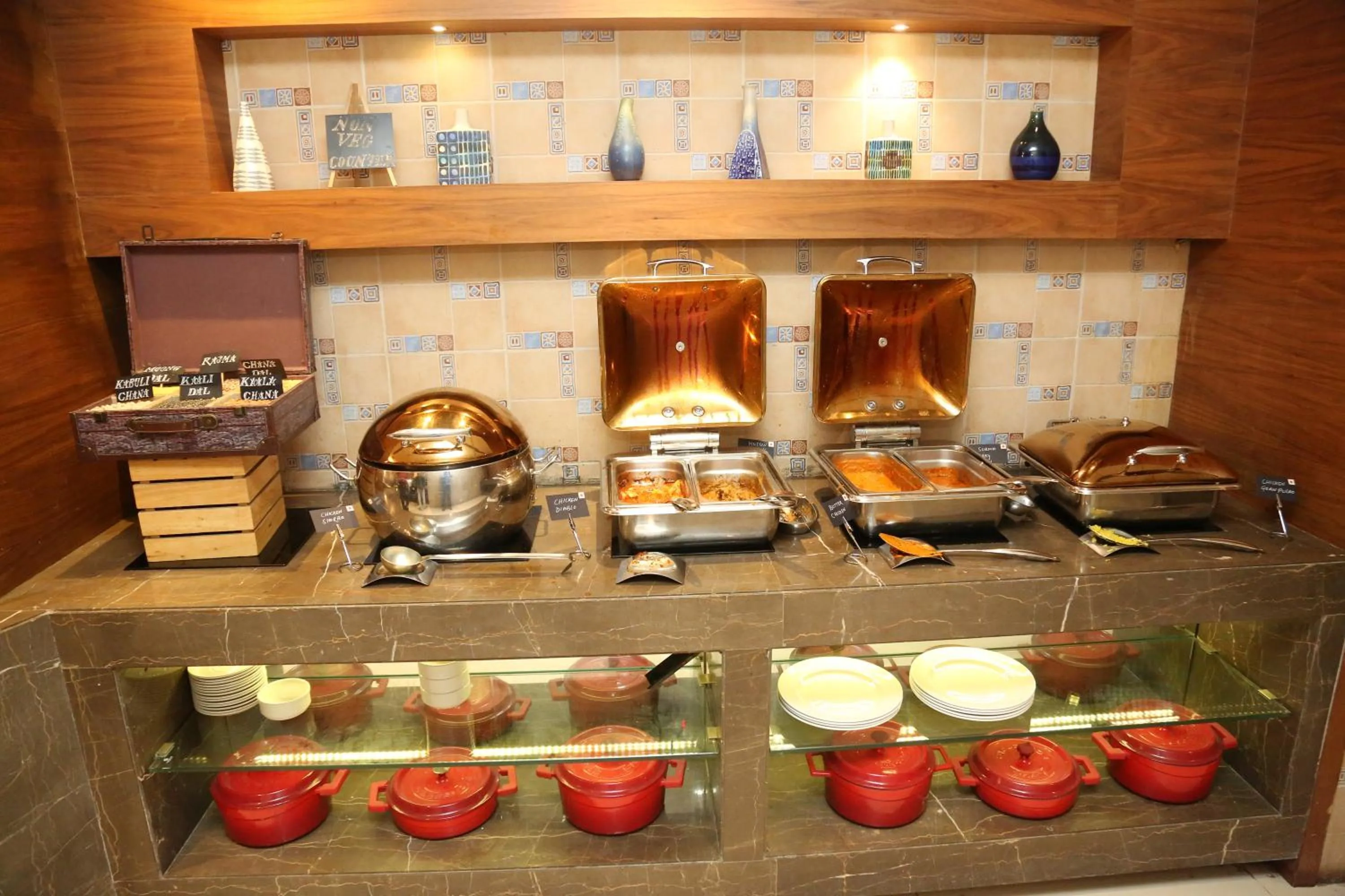 Restaurant/places to eat in The Regenza By Tunga