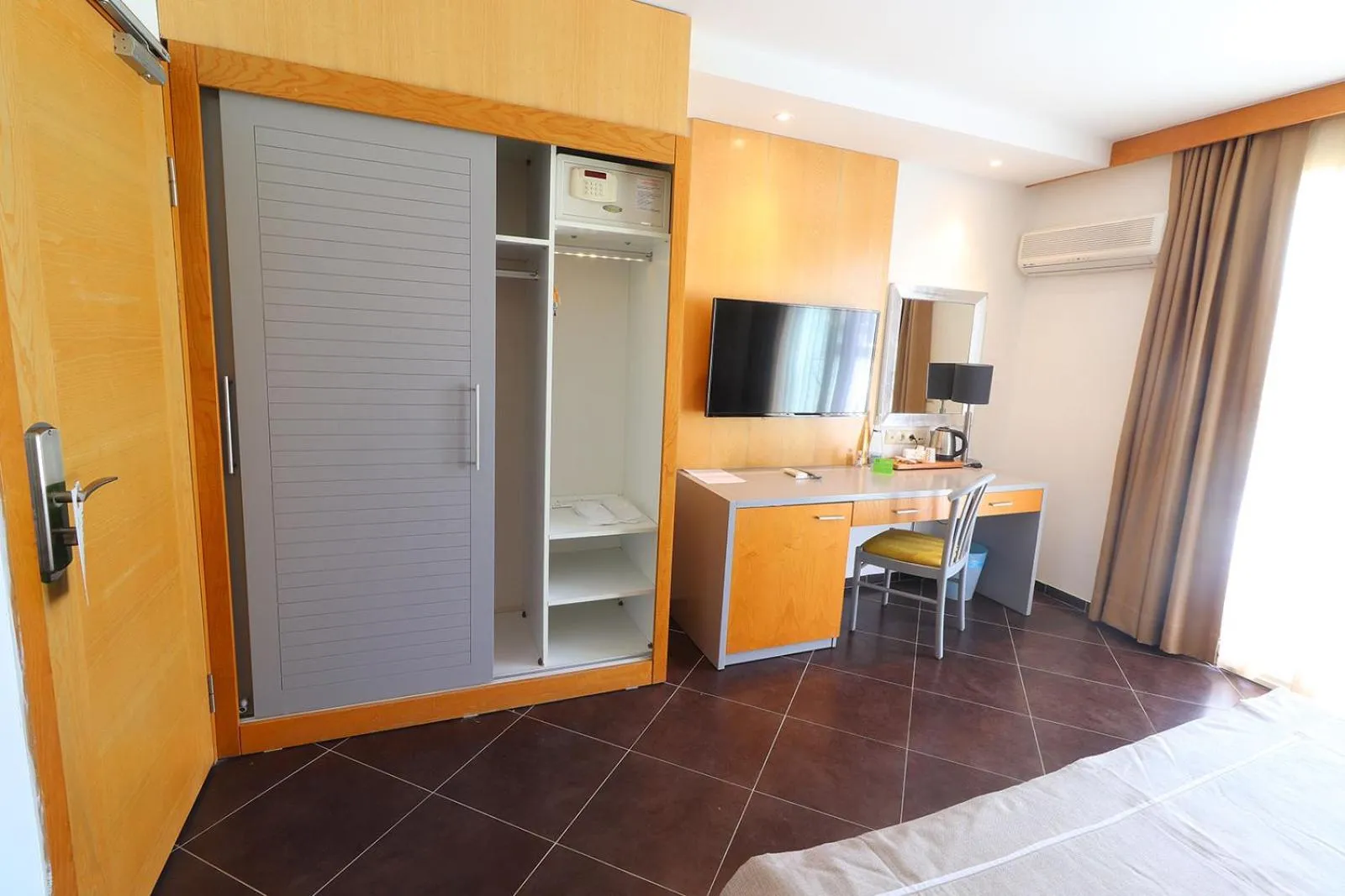 wardrobe in La Quinta by Wyndham Bodrum