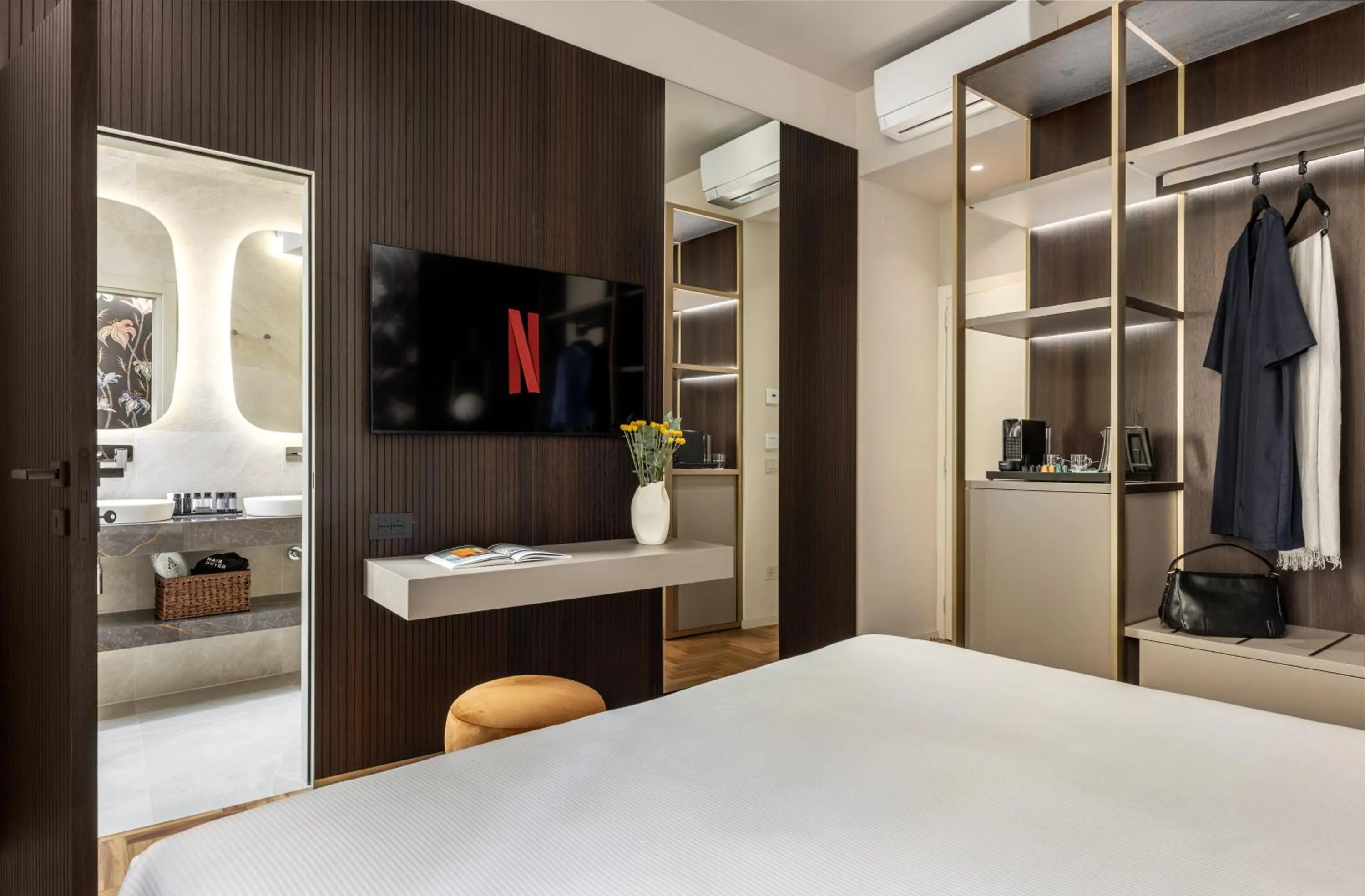 Bedroom, Bed in Aramis Deluxe Rooms