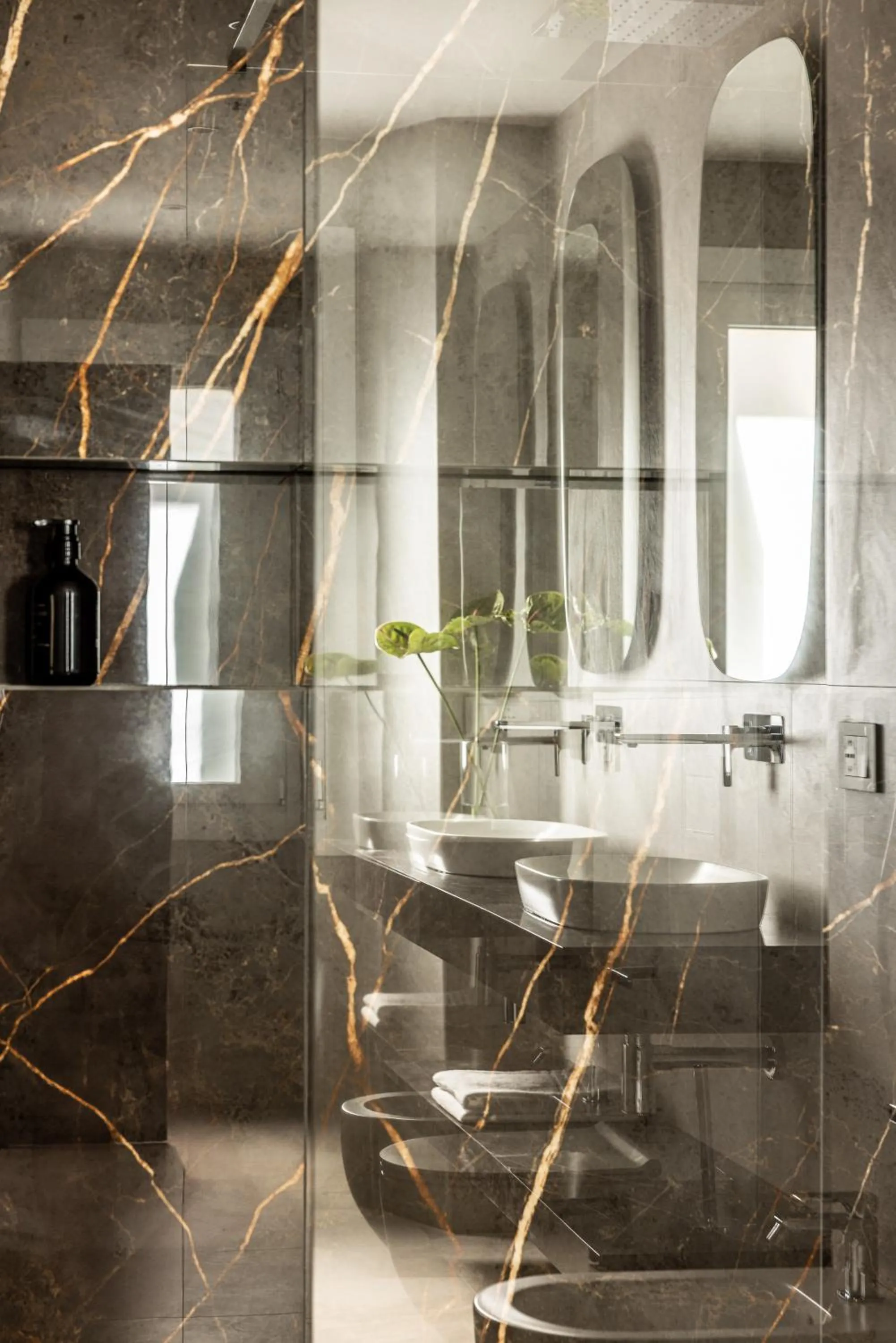 Shower in Aramis Deluxe Rooms