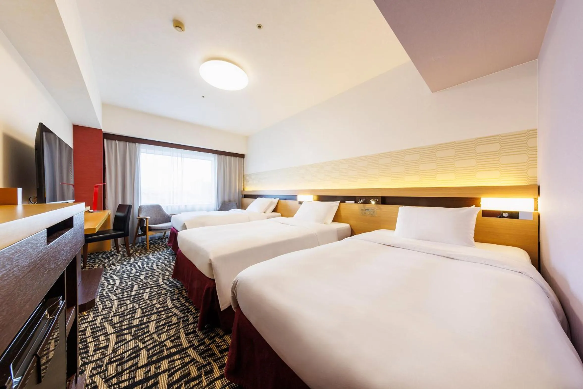 Photo of the whole room, Bed in Hotel Metropolitan Edmont Tokyo