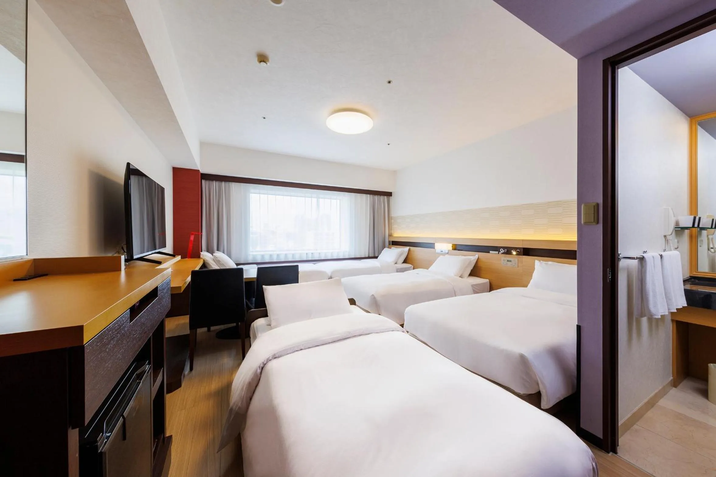 Photo of the whole room, Bed in Hotel Metropolitan Edmont Tokyo