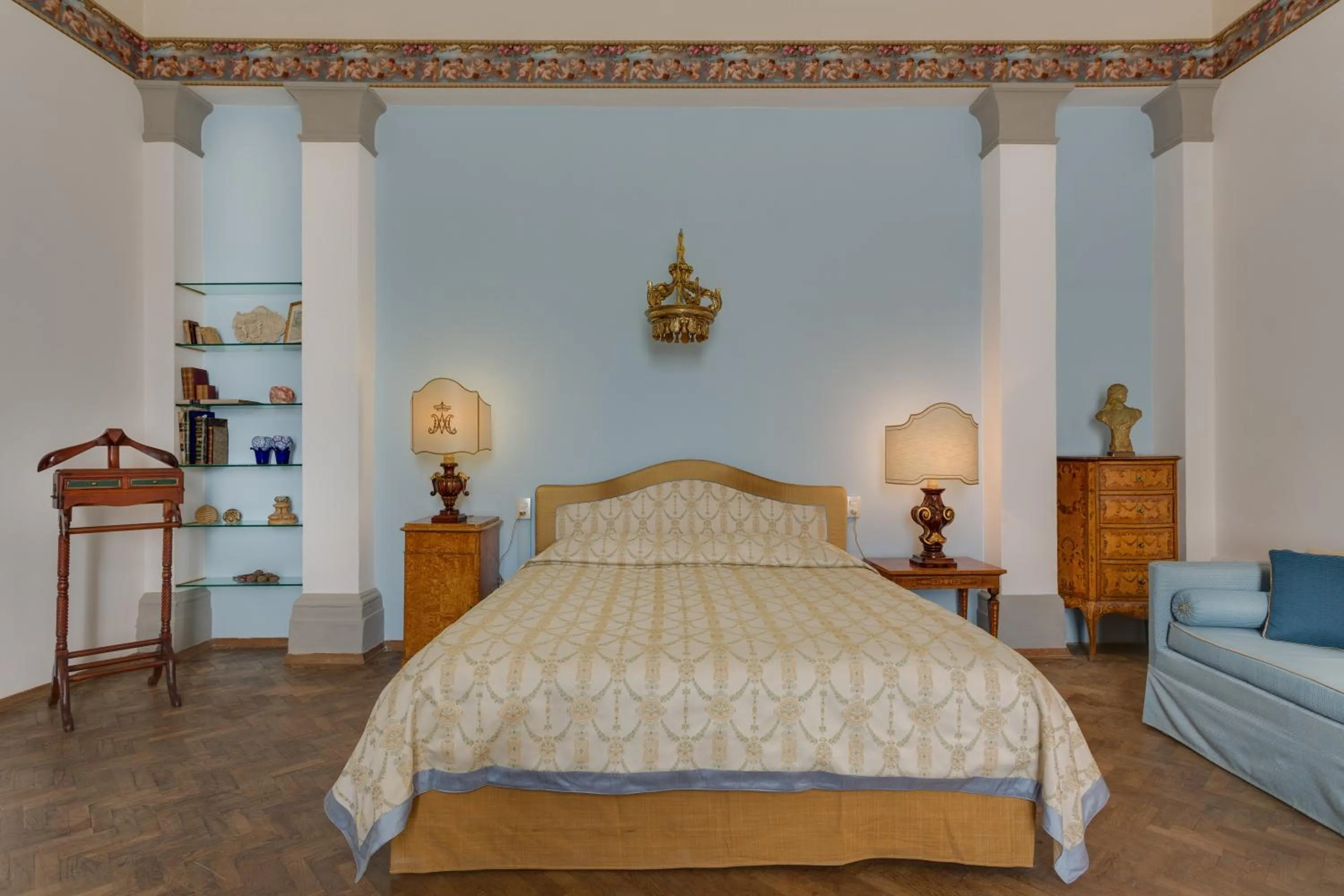 Decorative detail, Bed in Florence Dream Domus