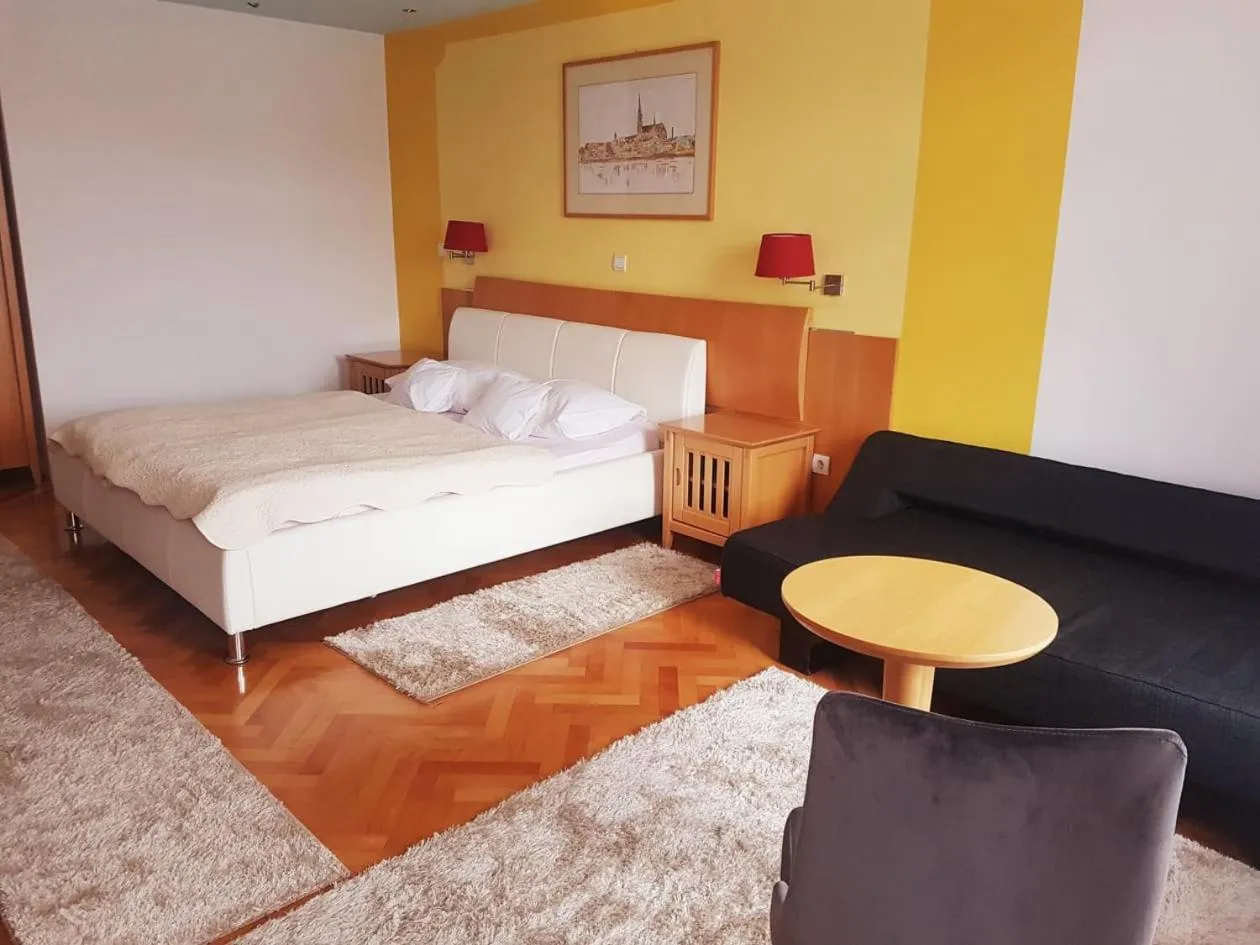 Bed in Hotel Millennium