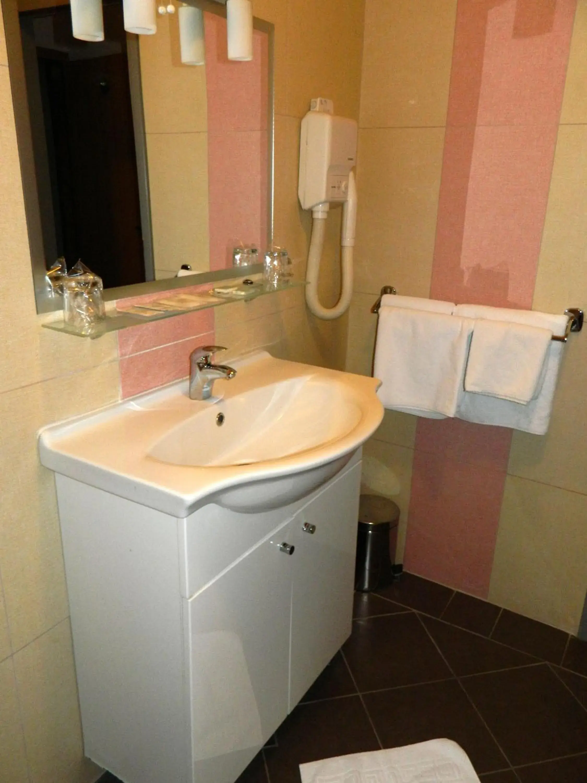 Twin Room with Balcony in Hotel Millennium Twin Room with Balcony in Hotel Millennium