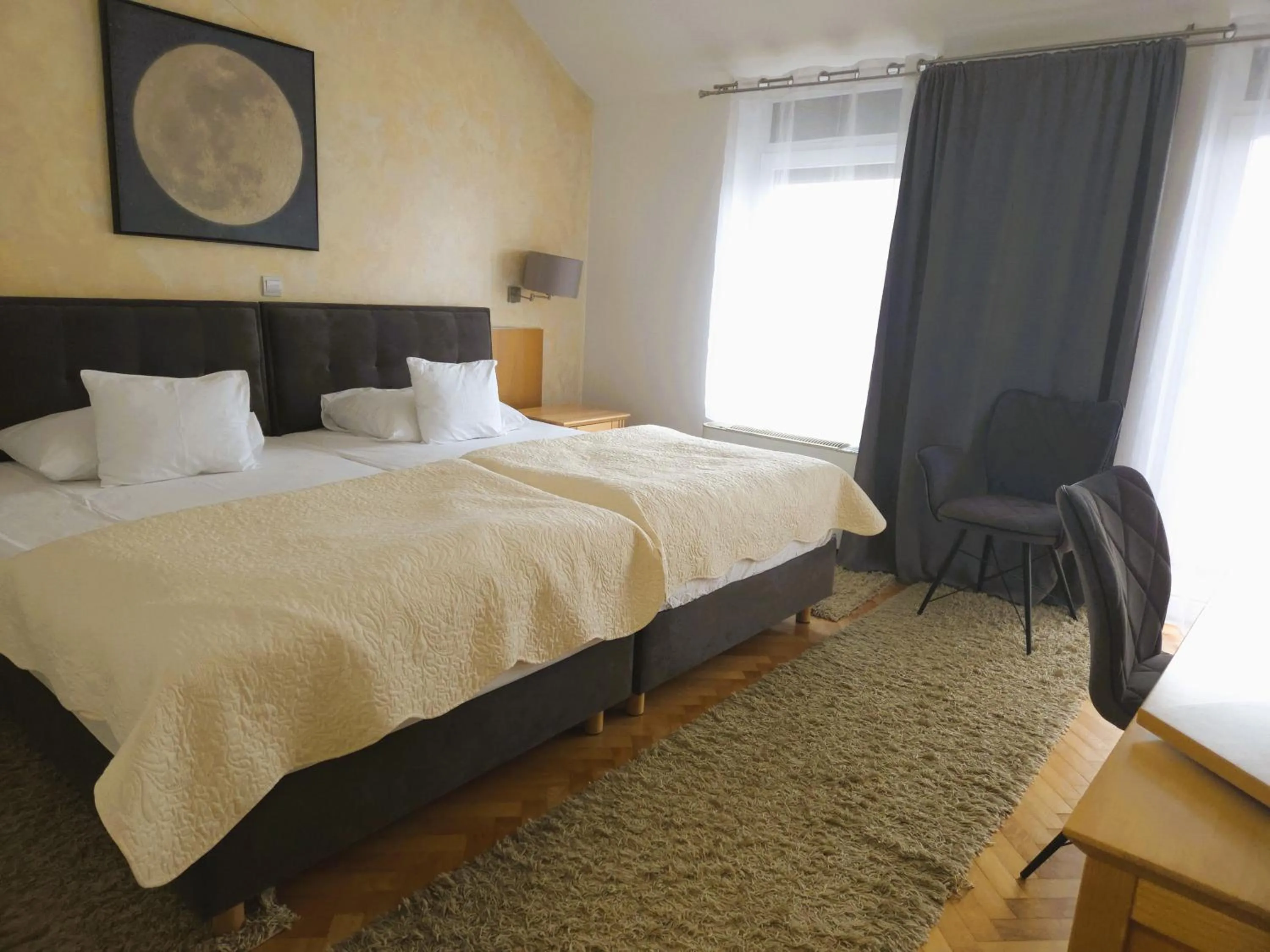 Bed in Hotel Millennium