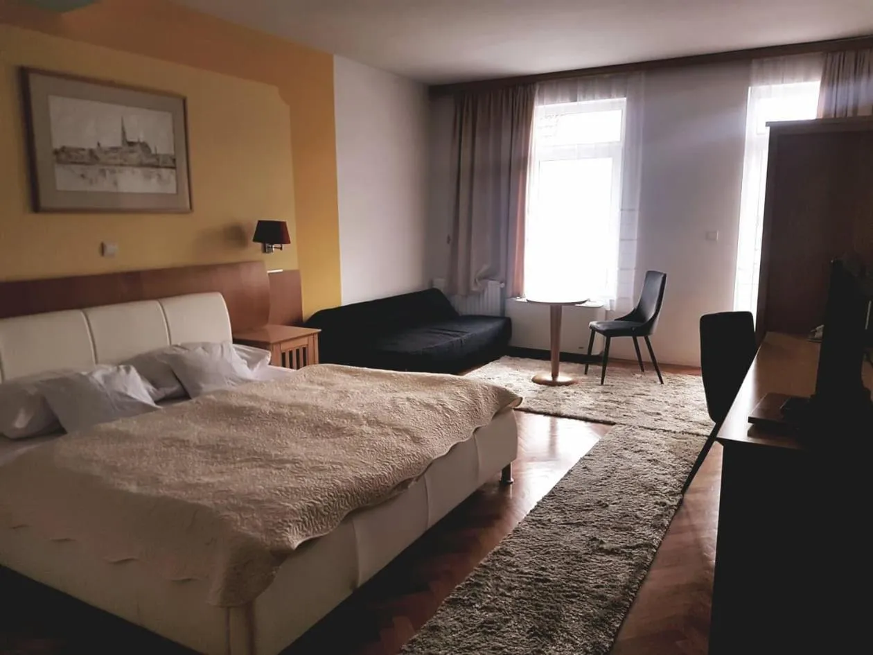 Bed in Hotel Millennium