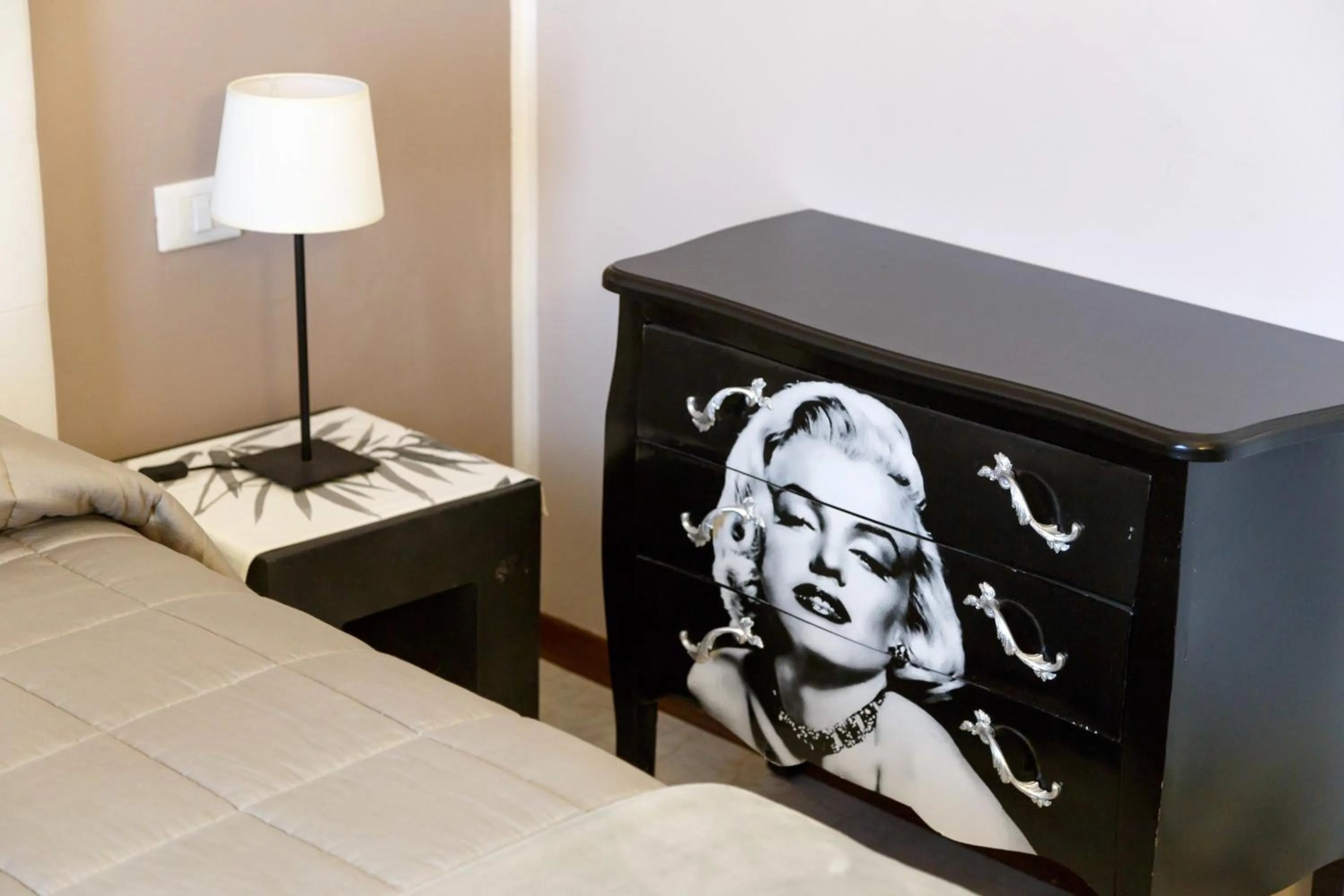 Decorative detail, Bed in Leone X Guest House