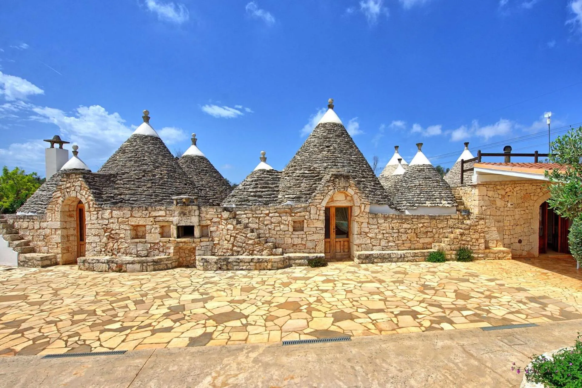 Property building in Trullo Santo Stefano by PosarelliVillas