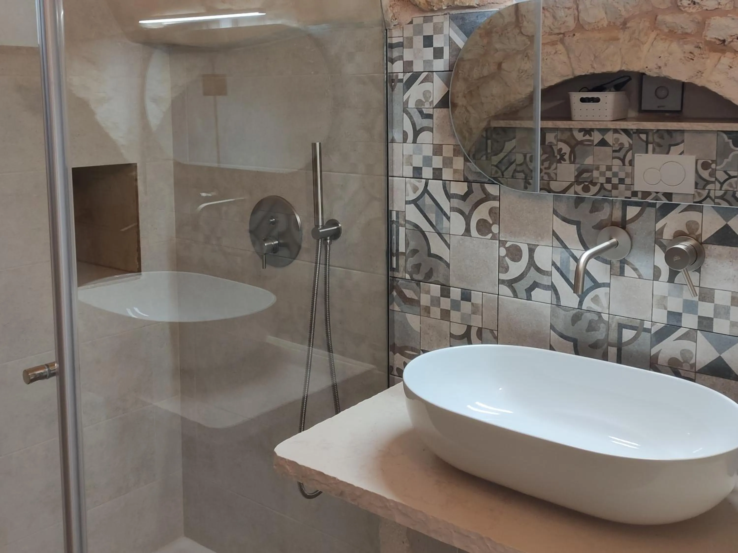 Shower in Trullo Santo Stefano by PosarelliVillas