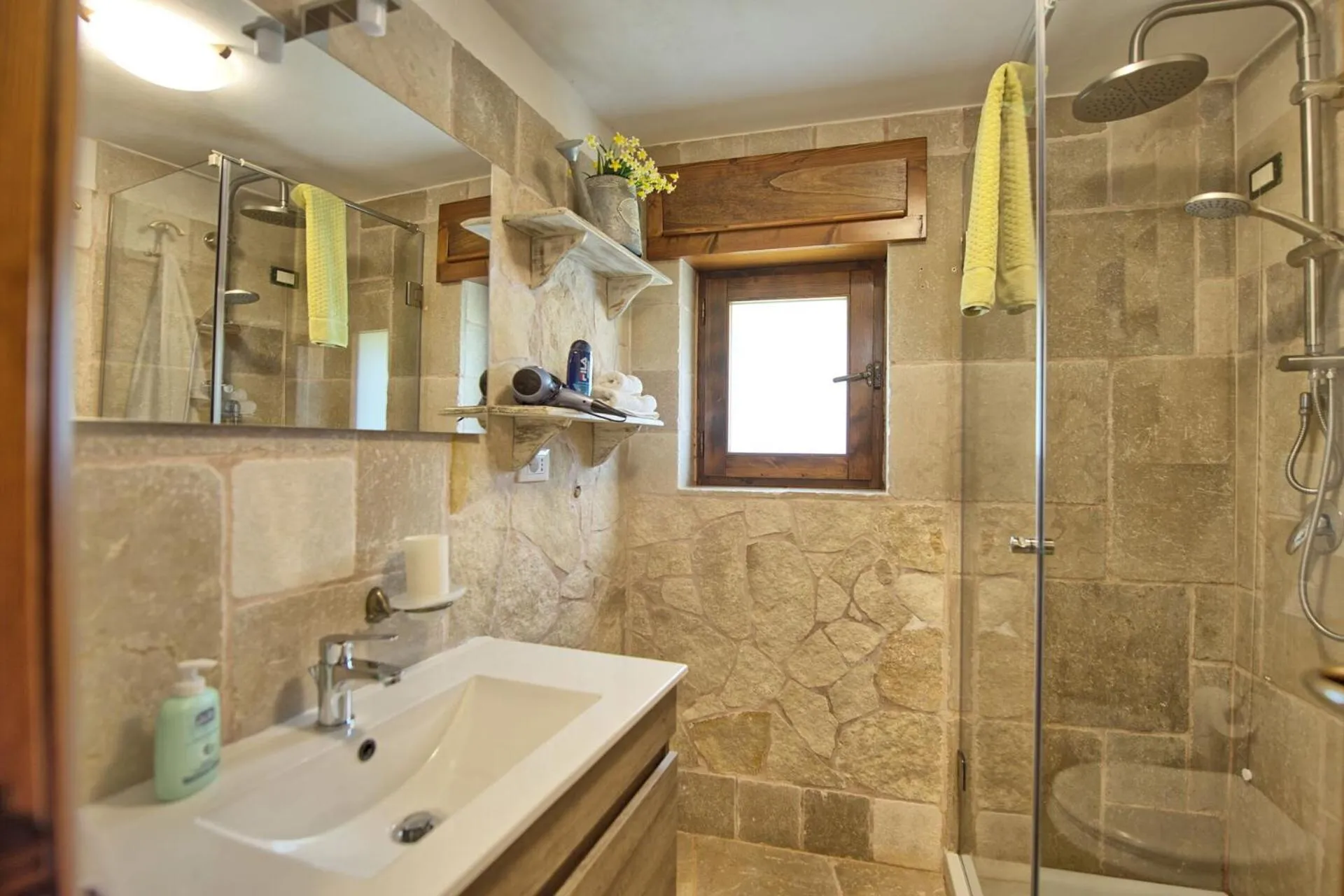 Shower in Trullo Santo Stefano by PosarelliVillas