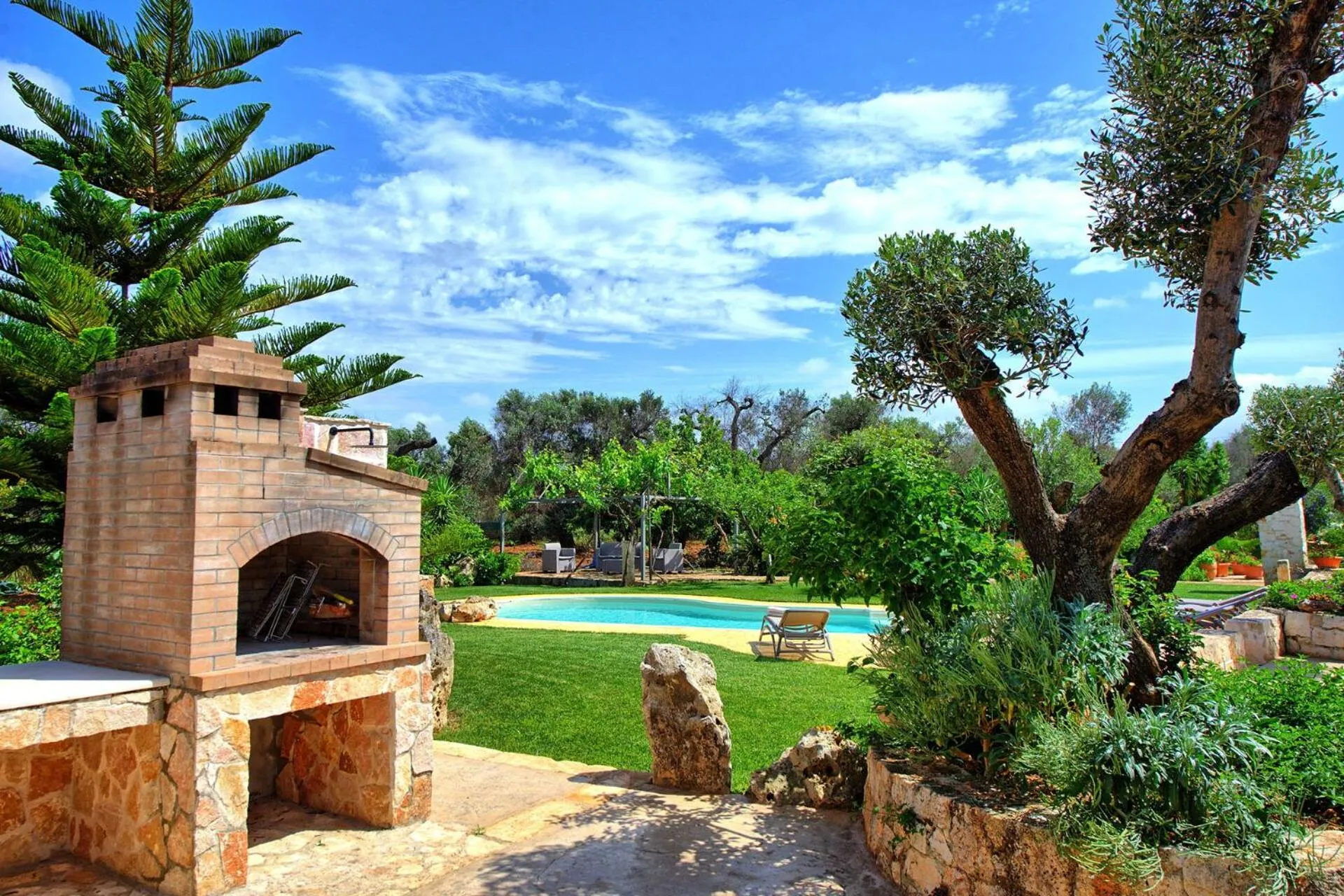 Garden in Trullo Santo Stefano by PosarelliVillas