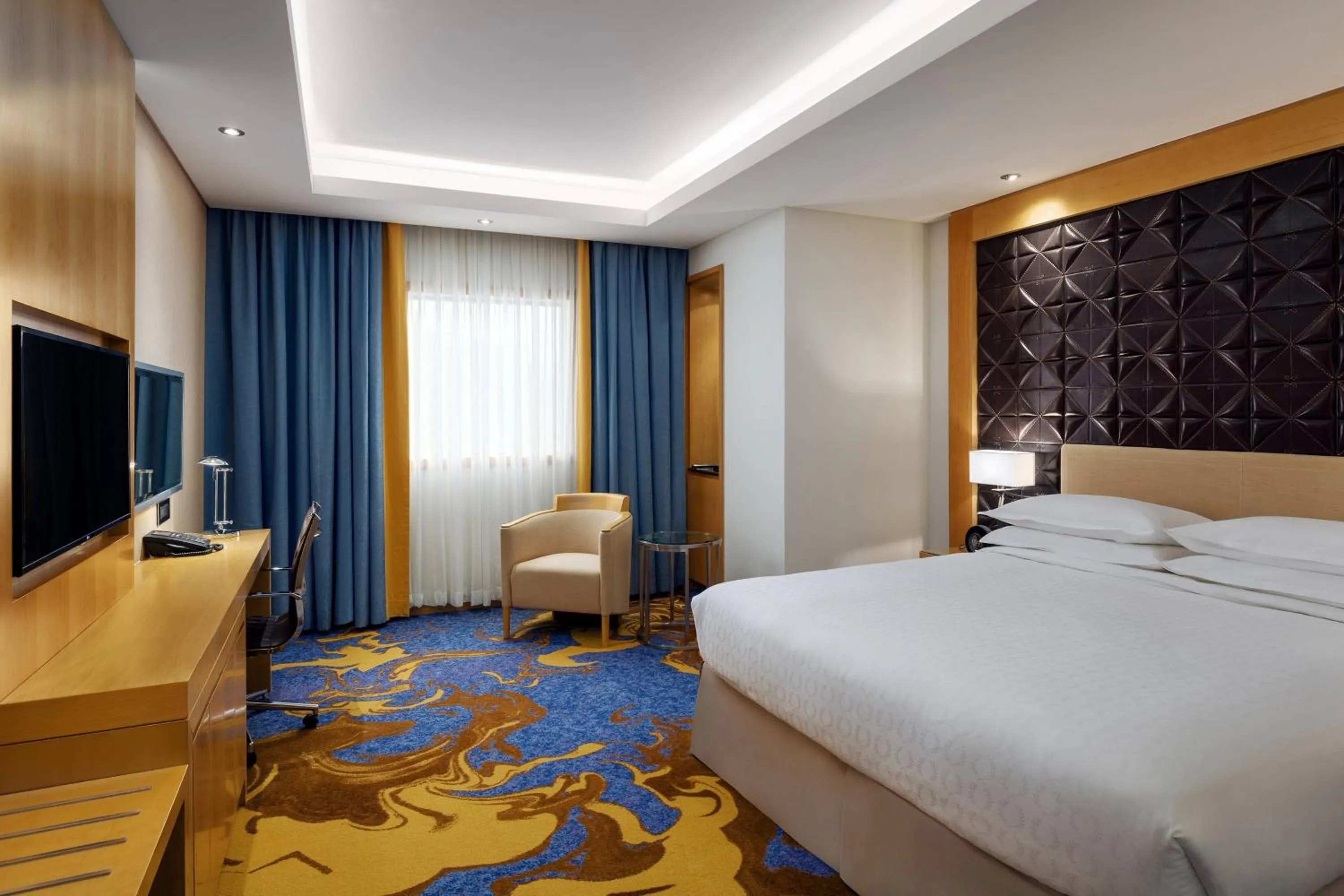 Photo of the whole room, Bed in Sheraton Makkah Jabal Al Kaaba Hotel