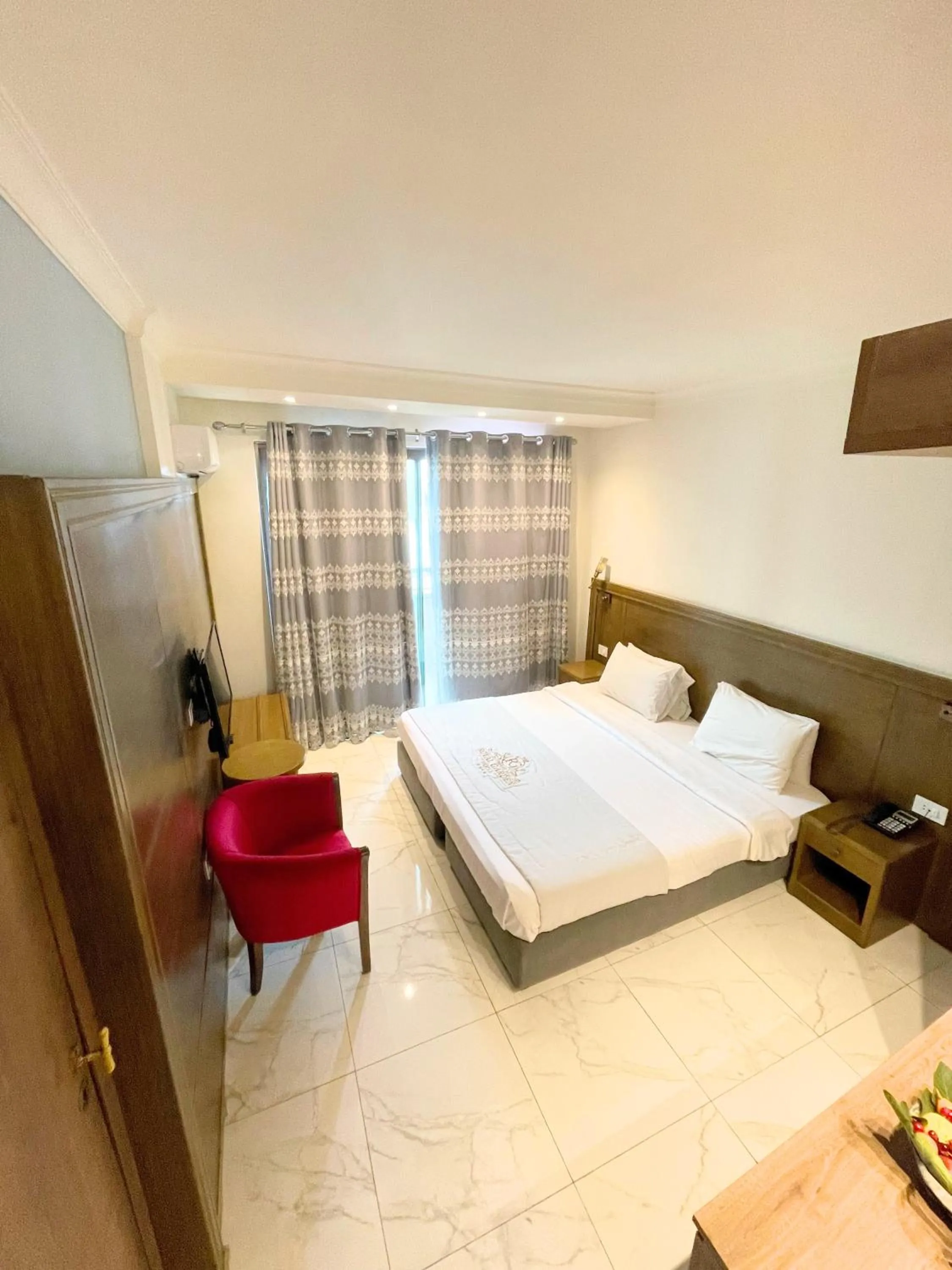 Bed in Royal Garden Hotel