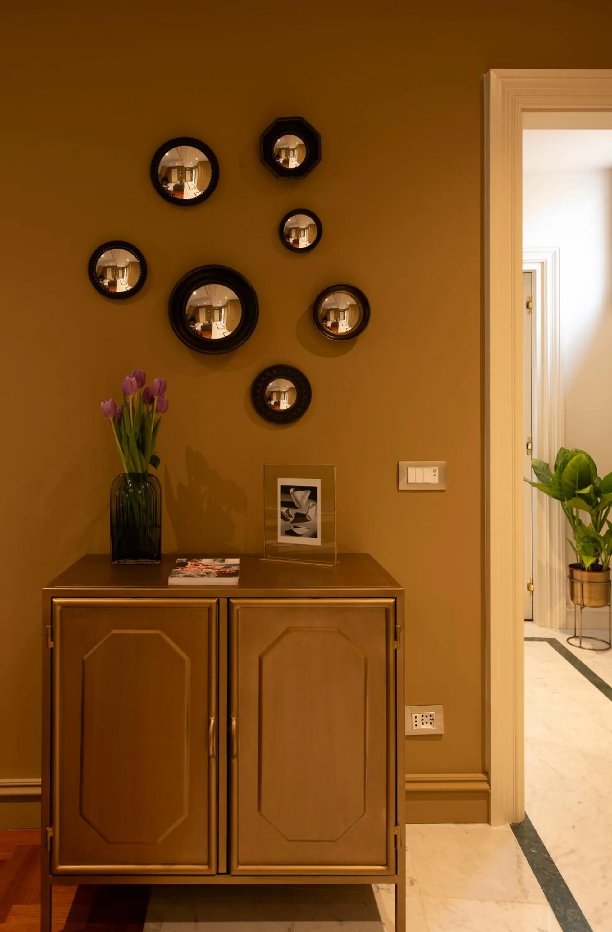 hair dresser in Elizabeth Unique Hotel | a Member of Design Hotels™