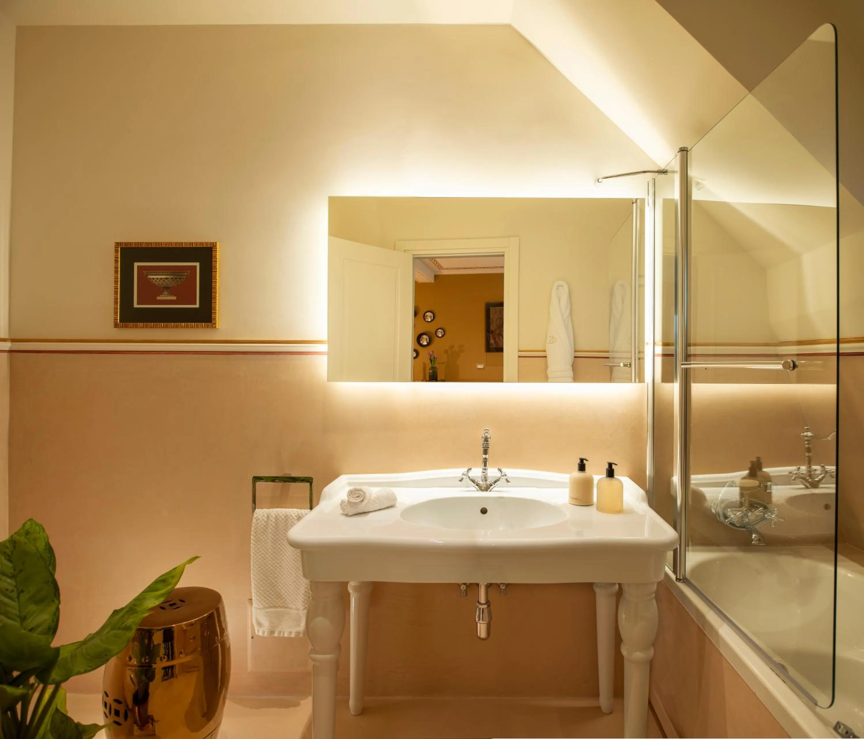 Bathroom in Elizabeth Unique Hotel | a Member of Design Hotels™