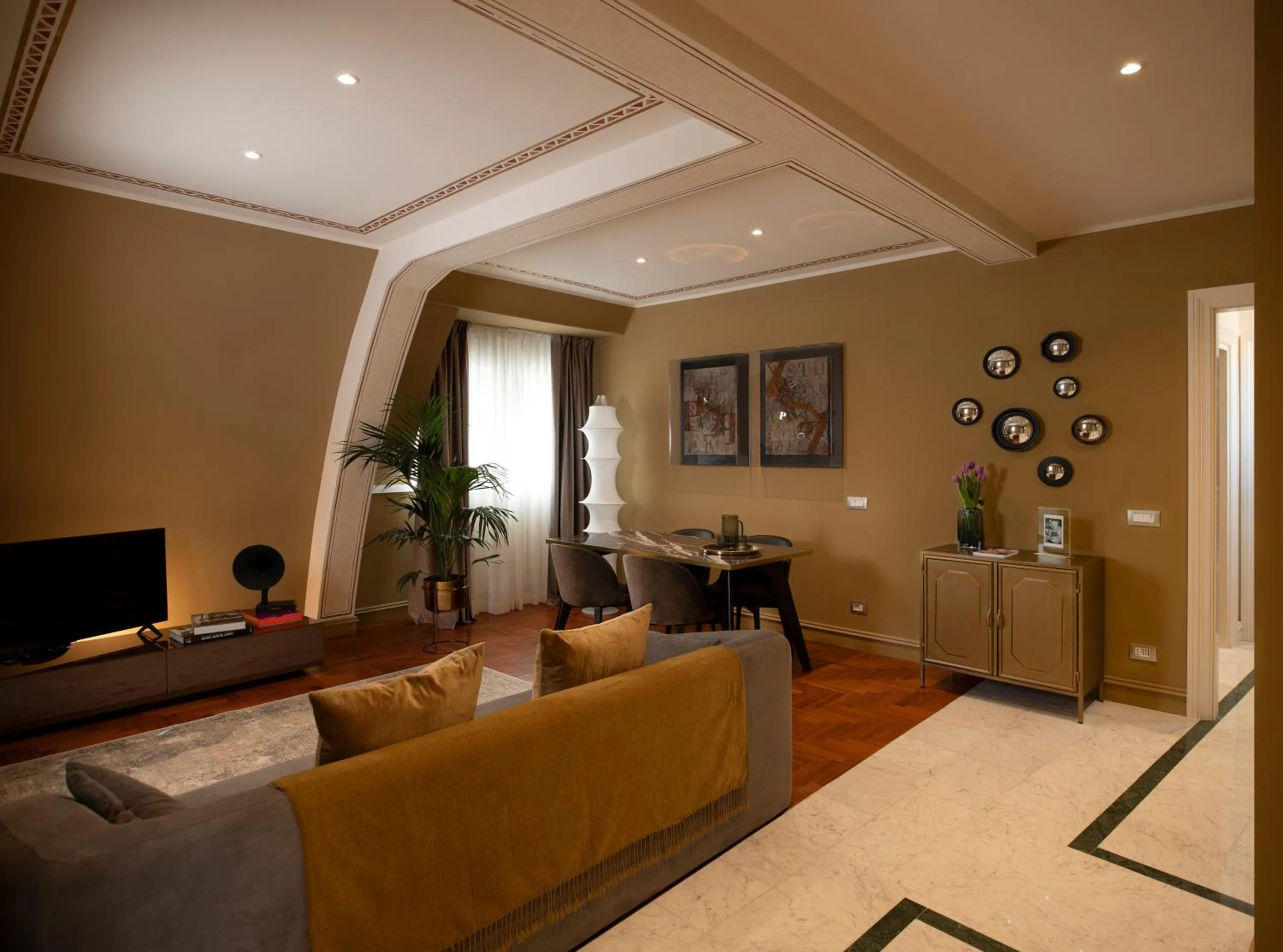 Communal lounge/ TV room in Elizabeth Unique Hotel | a Member of Design Hotels™