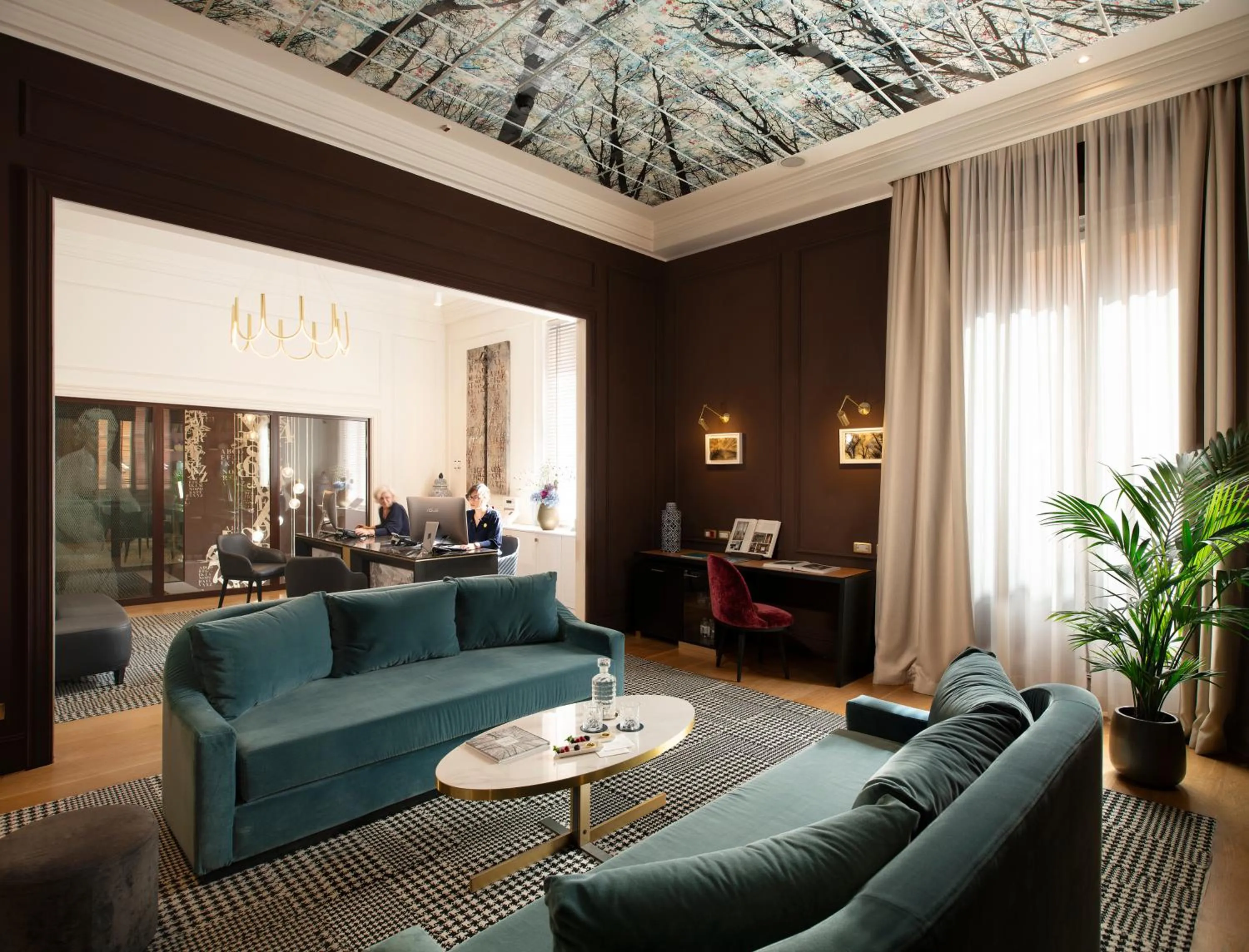 Lobby or reception in Elizabeth Unique Hotel | a Member of Design Hotels™
