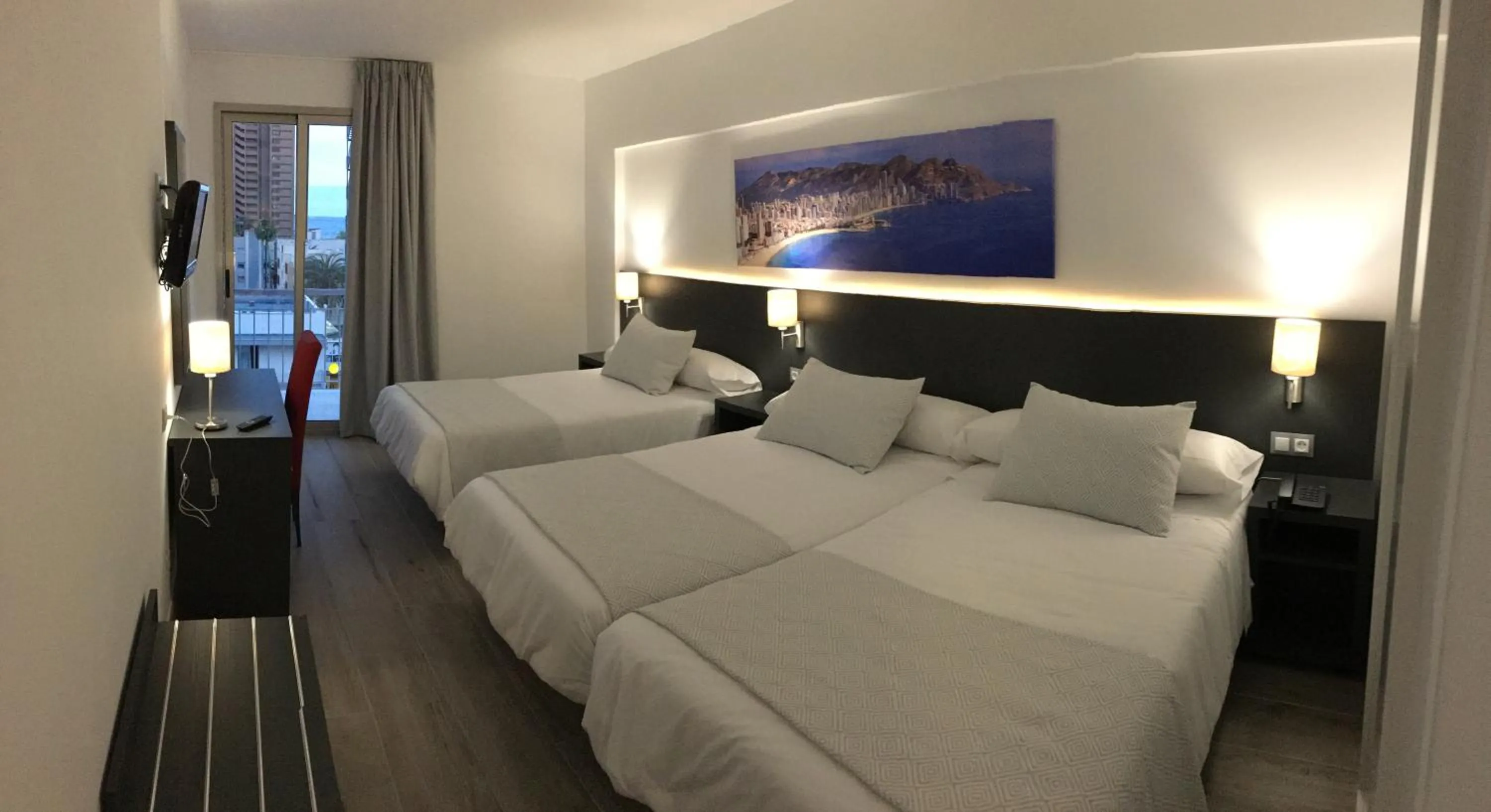 Photo of the whole room, Bed in Los Álamos