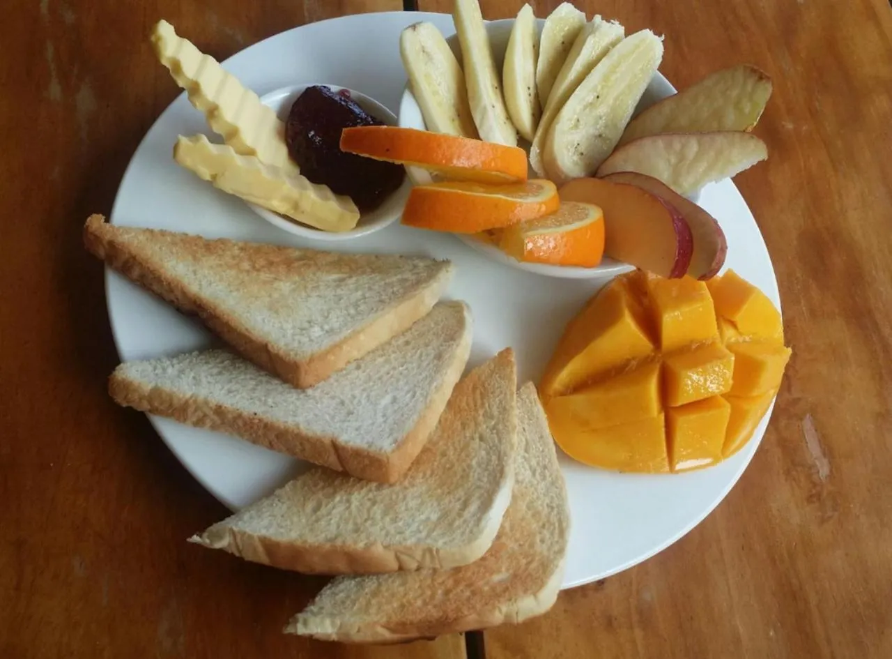 Queen of Isle Cottages and Restaurant