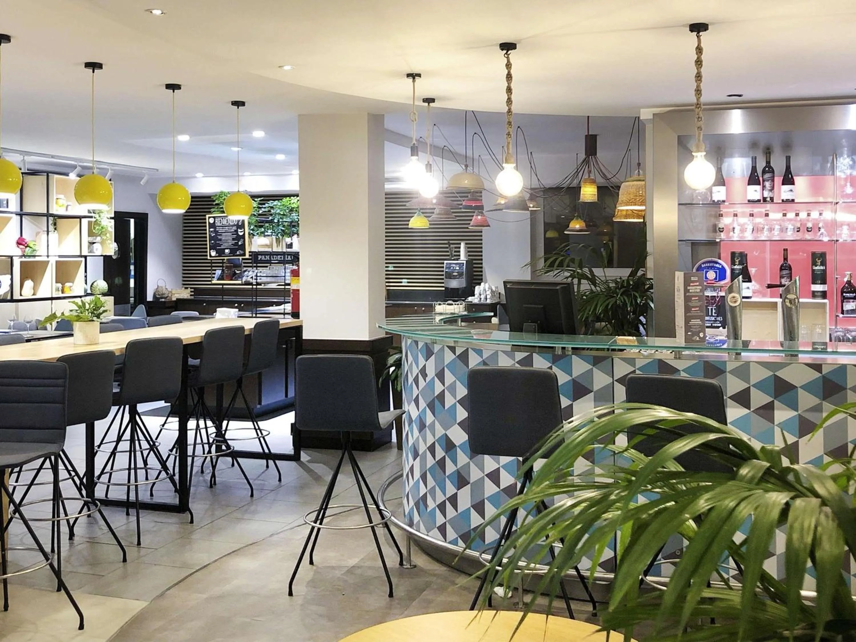 Lounge or bar in Ibis Madrid Calle Alcalá