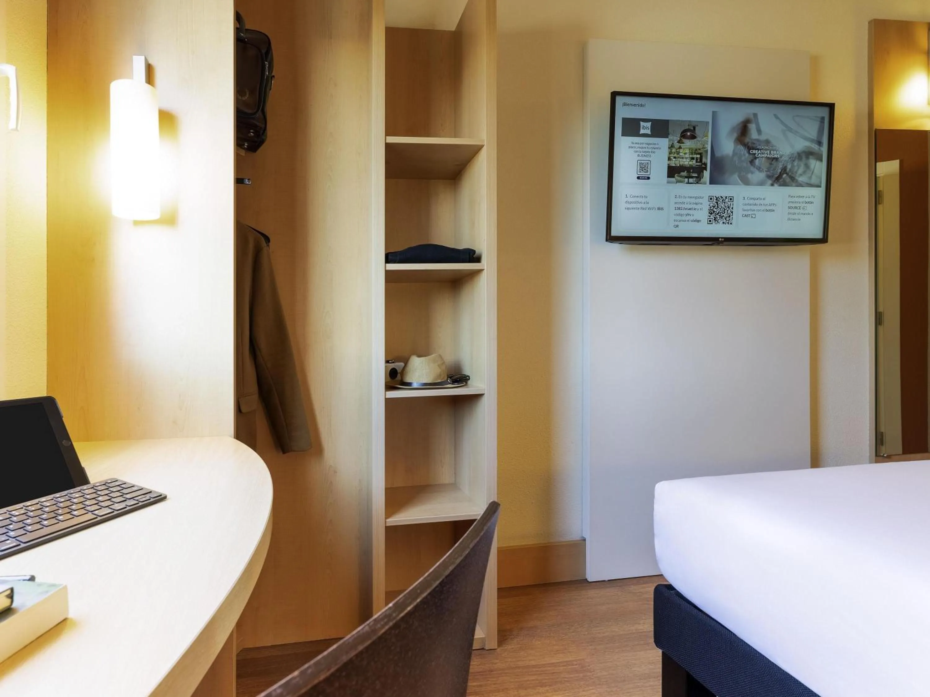 Bedroom, Bed in Ibis Madrid Calle Alcalá