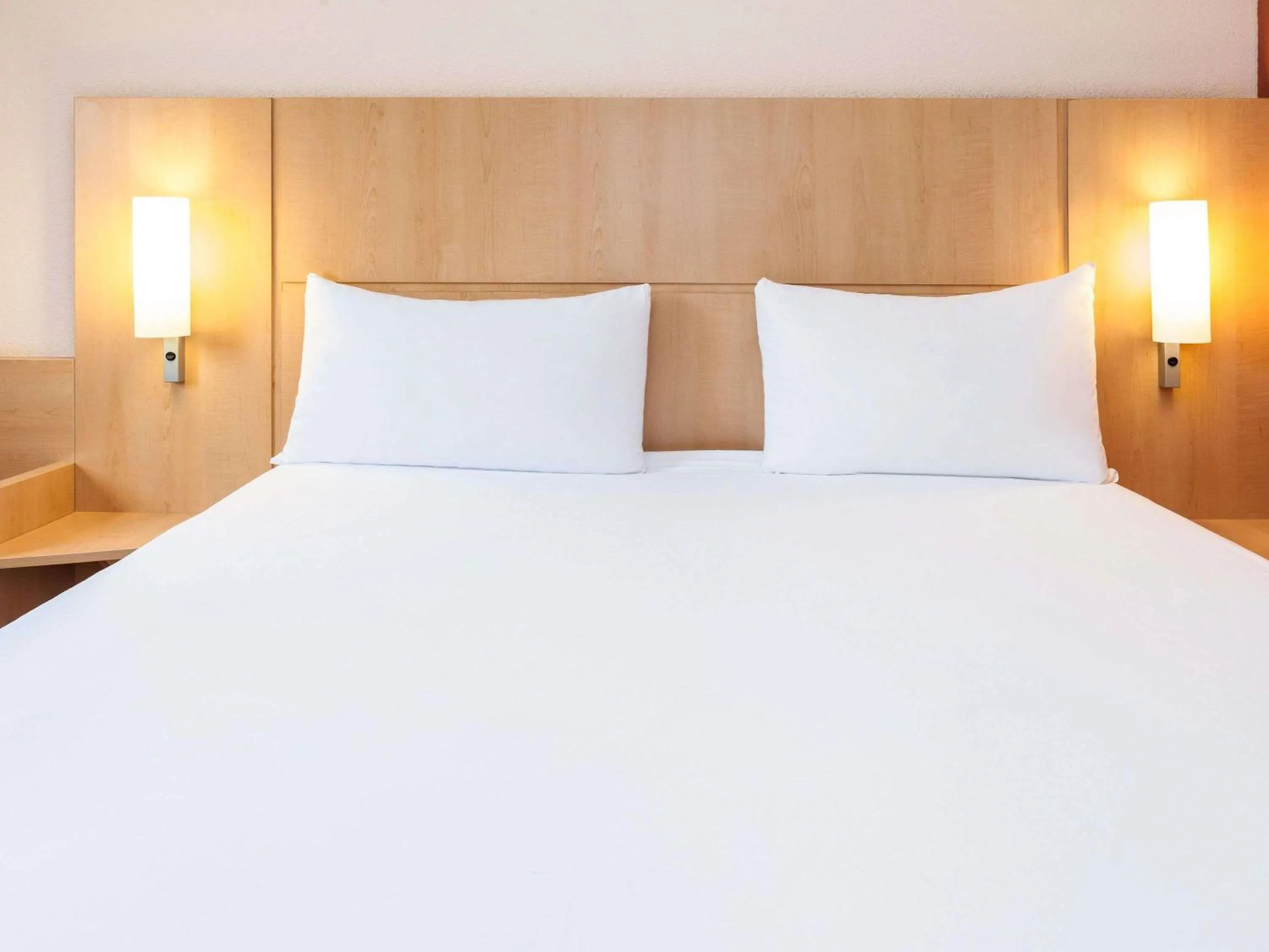 Property building, Bed in Ibis Madrid Calle Alcalá