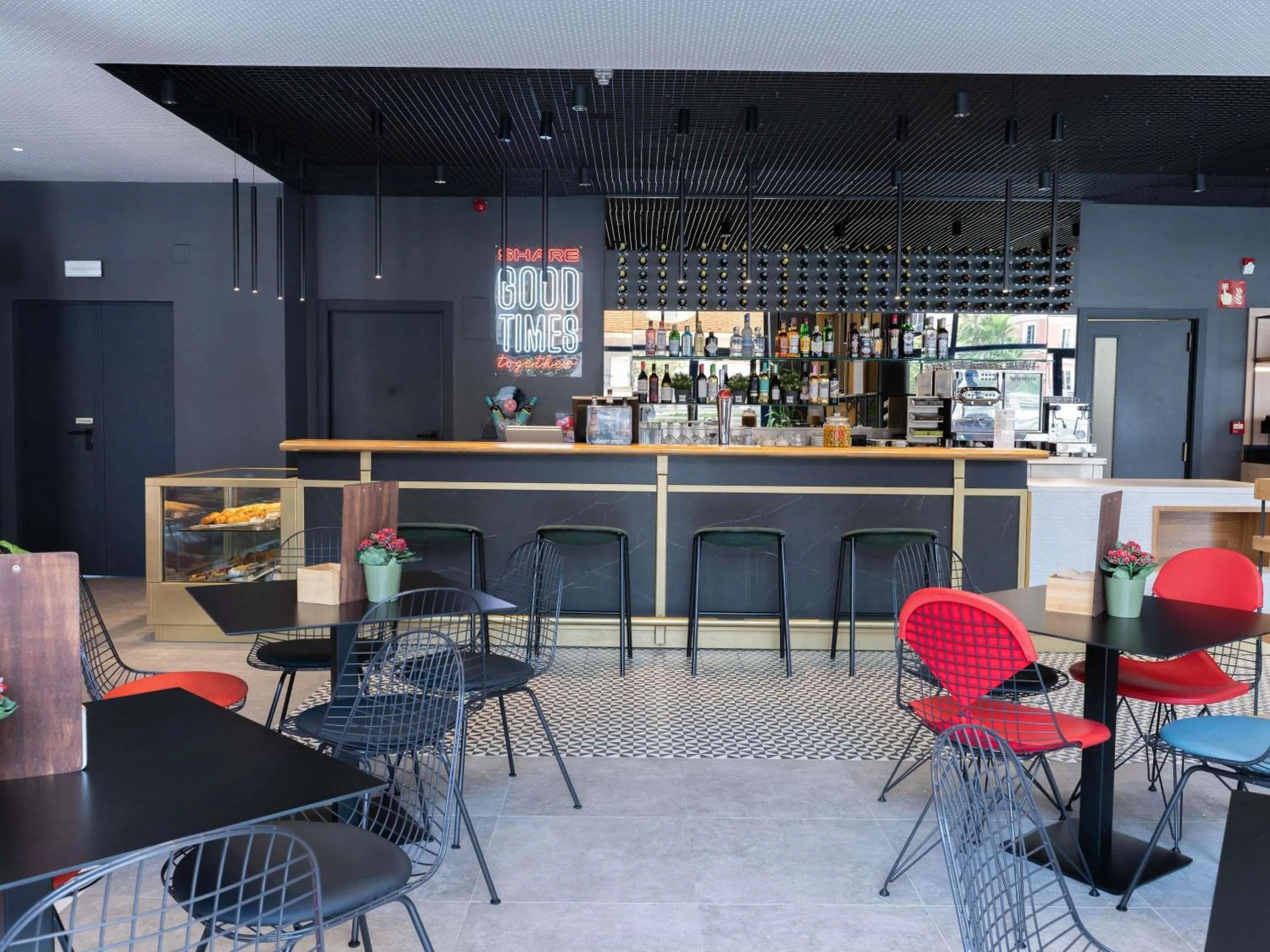 Lounge or bar in Ibis Malaga Centro Ciudad