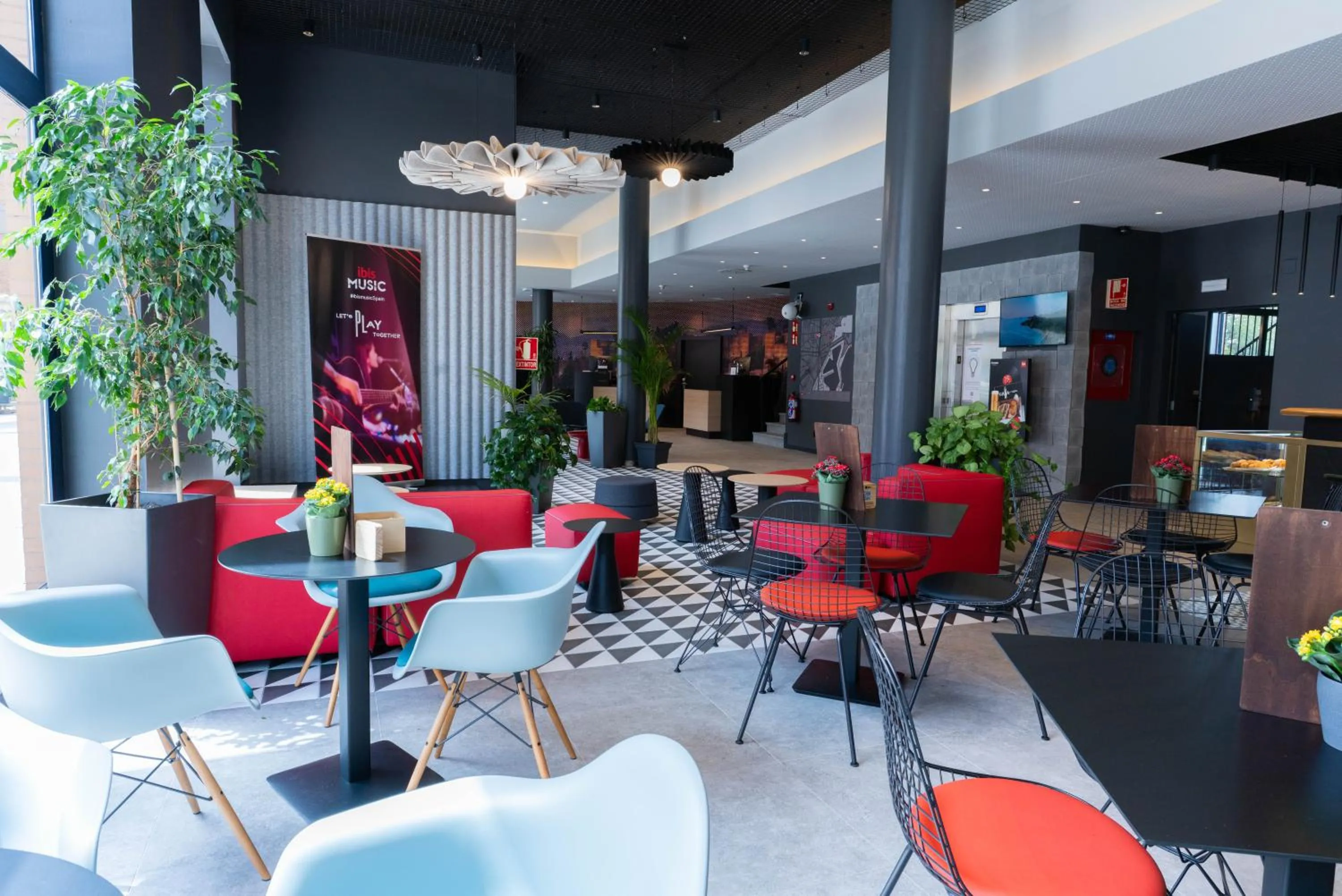 Lounge or bar in Ibis Malaga Centro Ciudad