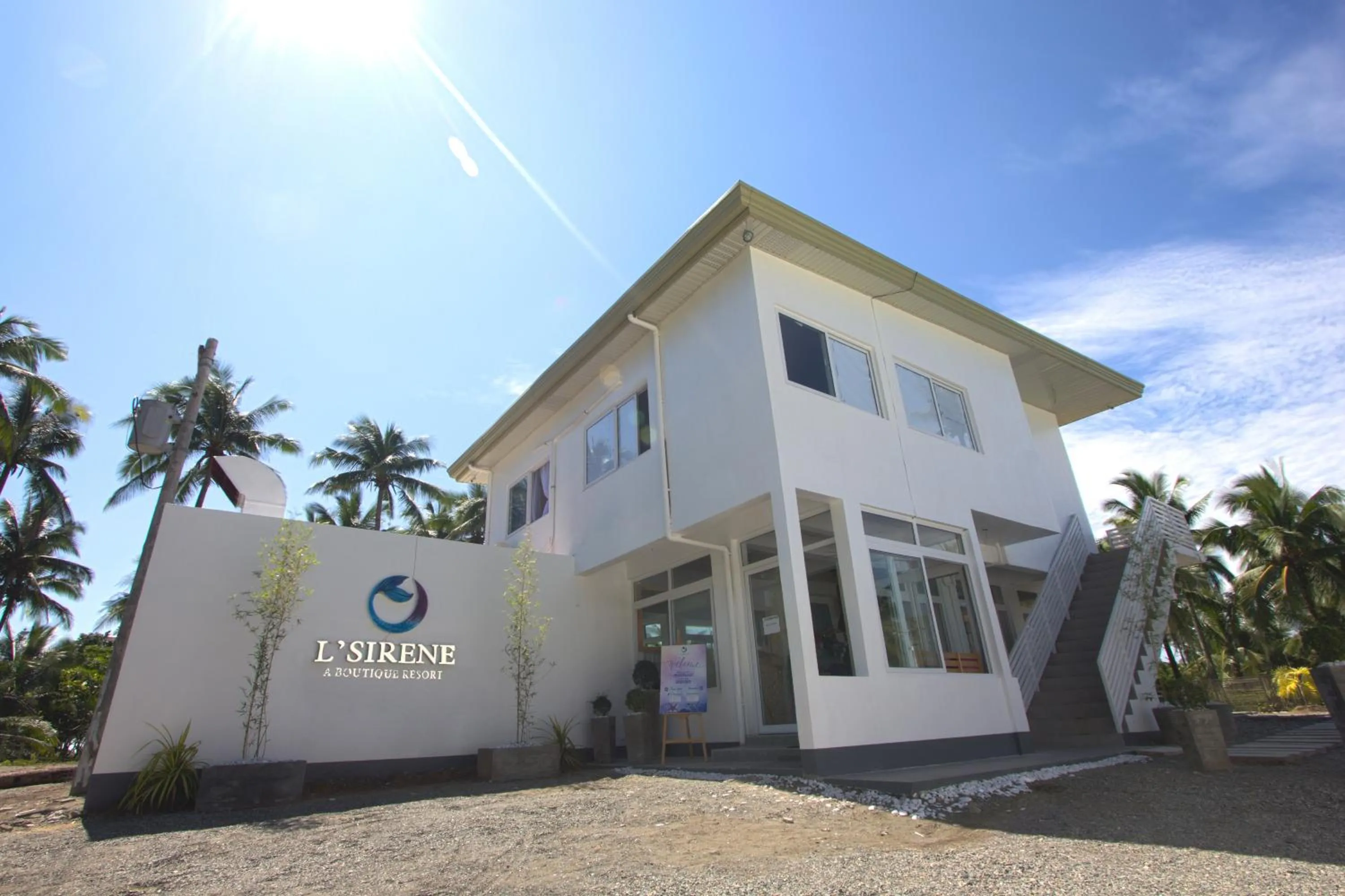 Facade/entrance in L'Sirene Boutique Resort