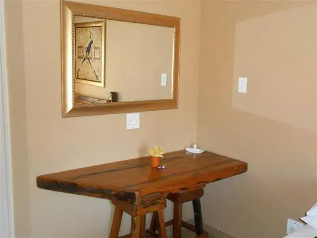 Single Room with Shower - single occupancy in Platinum Lodge Polokwane Single Room with Shower - single occupancy in Platinum Lodge Polokwane