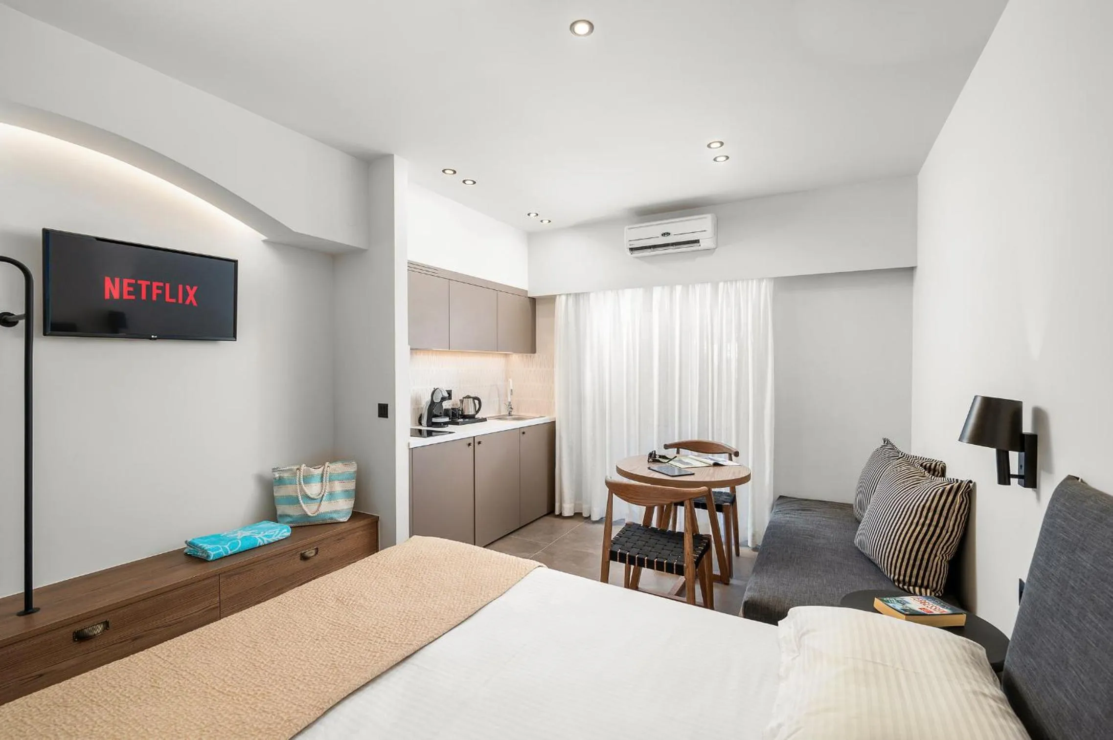 Bed in Glaros Hotel Apartment