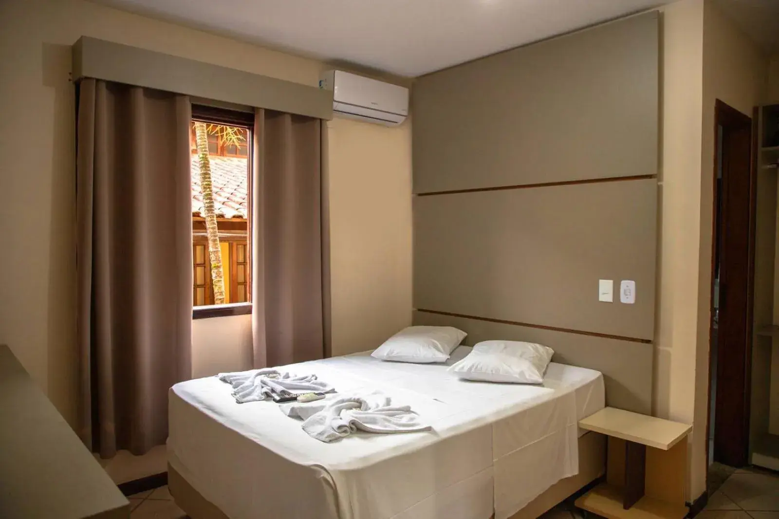 Double Room in Lonier Praia Inn Flats Double Room in Lonier Praia Inn Flats