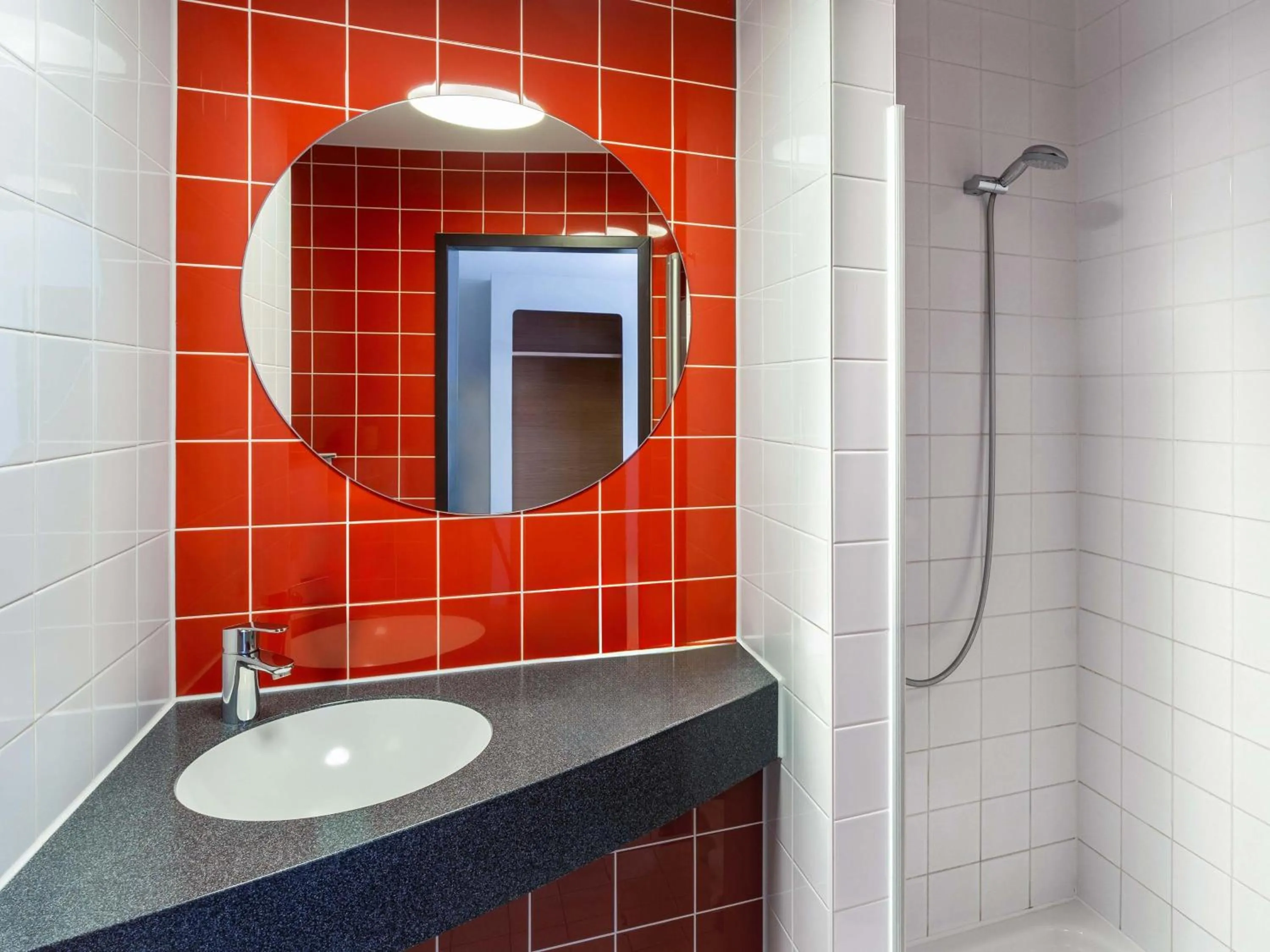 Shower in B&B HOTEL Magdeburg-City