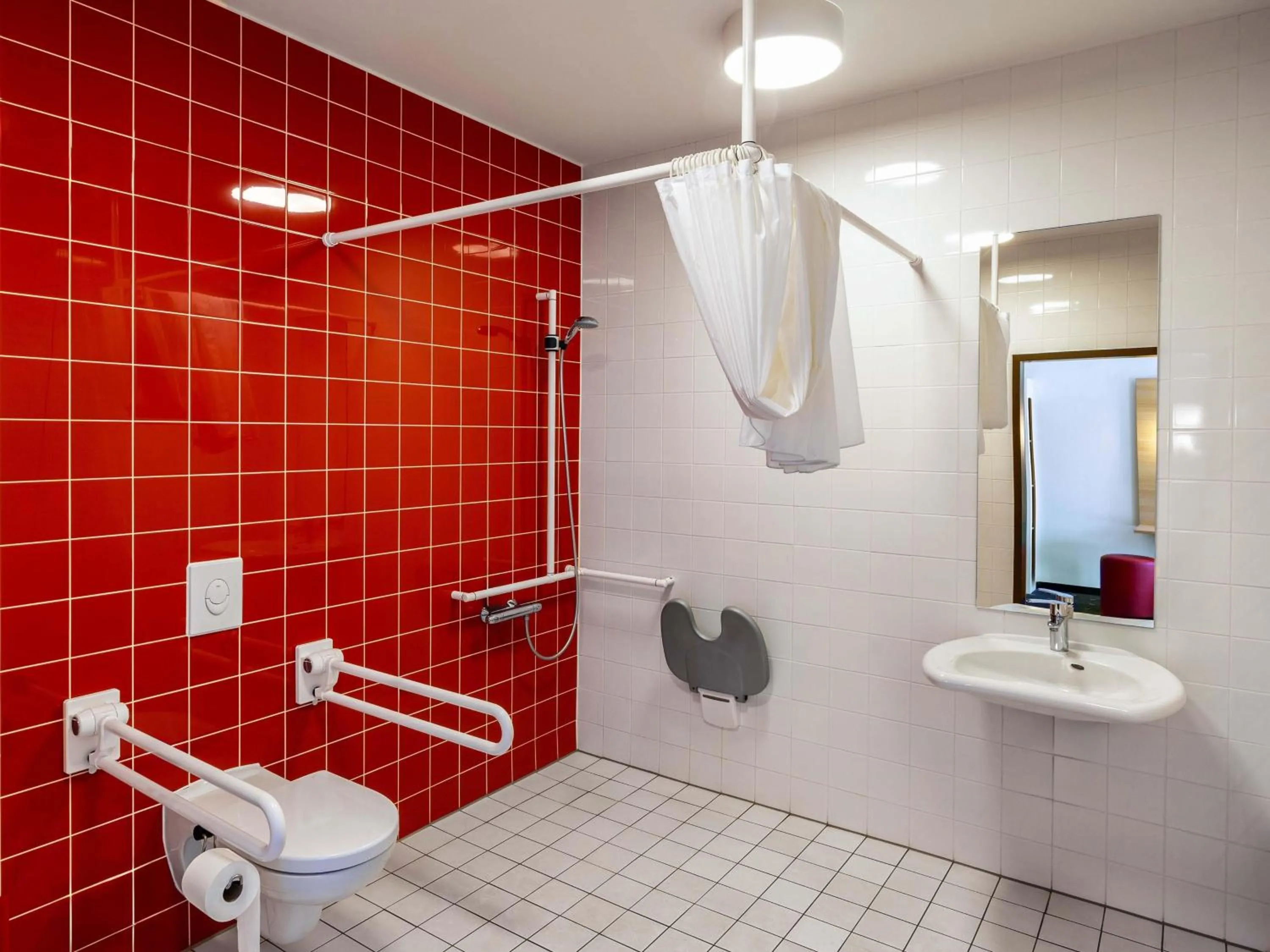 Shower in B&B HOTEL Magdeburg-City