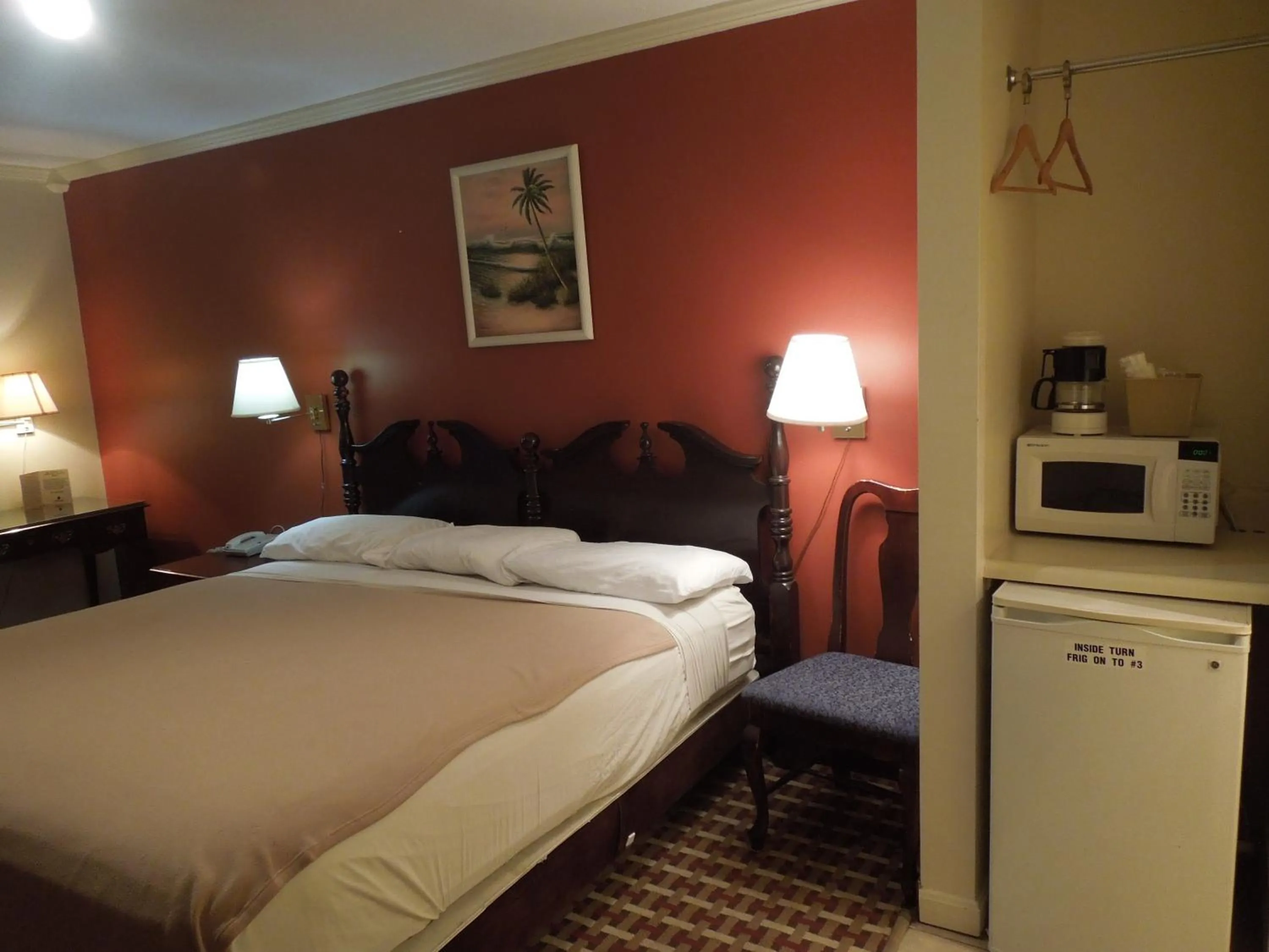 Bedroom, Bed in Wildwood Inn